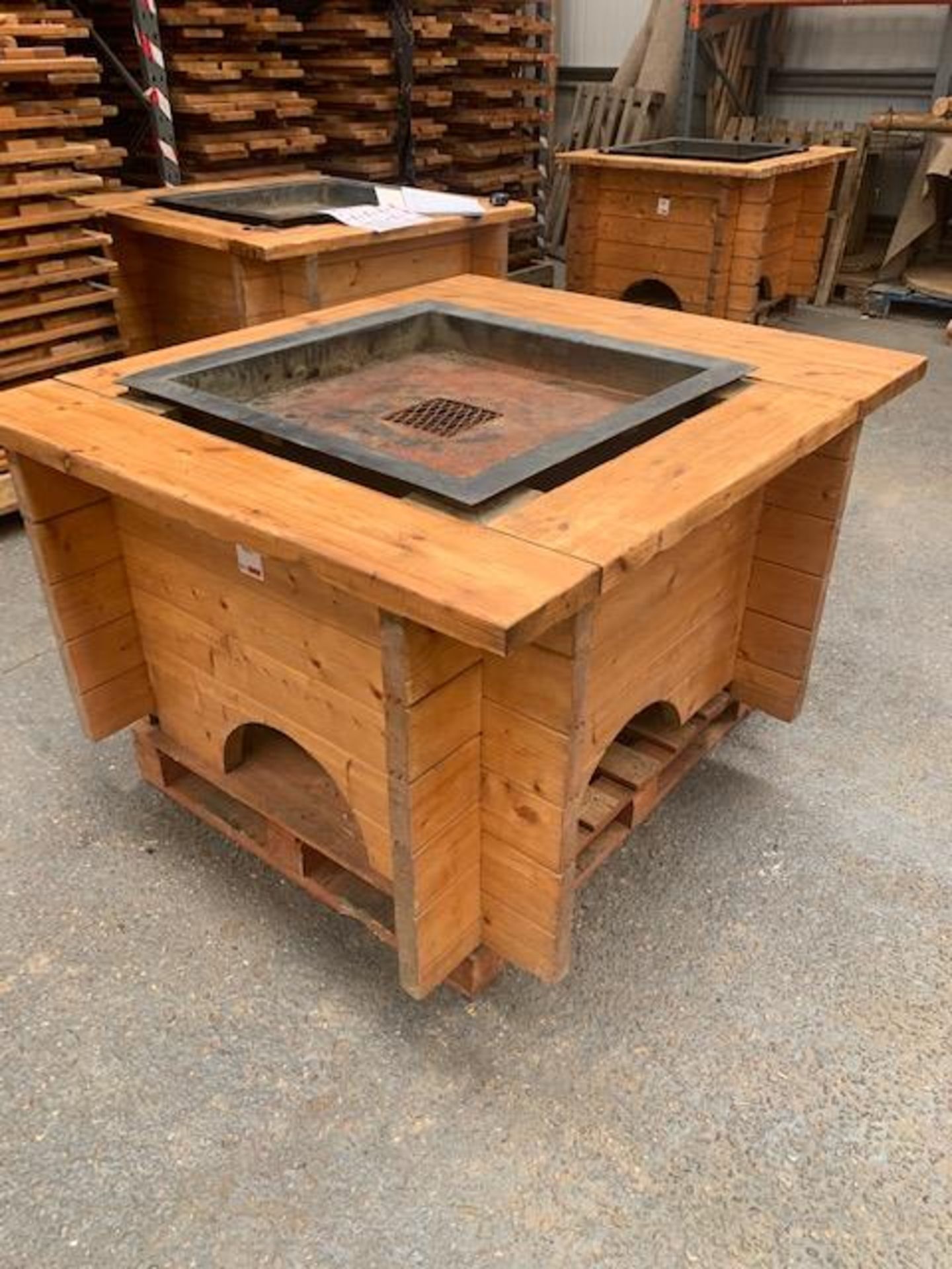 Solid Oak fire pit c/w ash collection tray L 1500mm W 1300mm H 760mm - Image 2 of 4