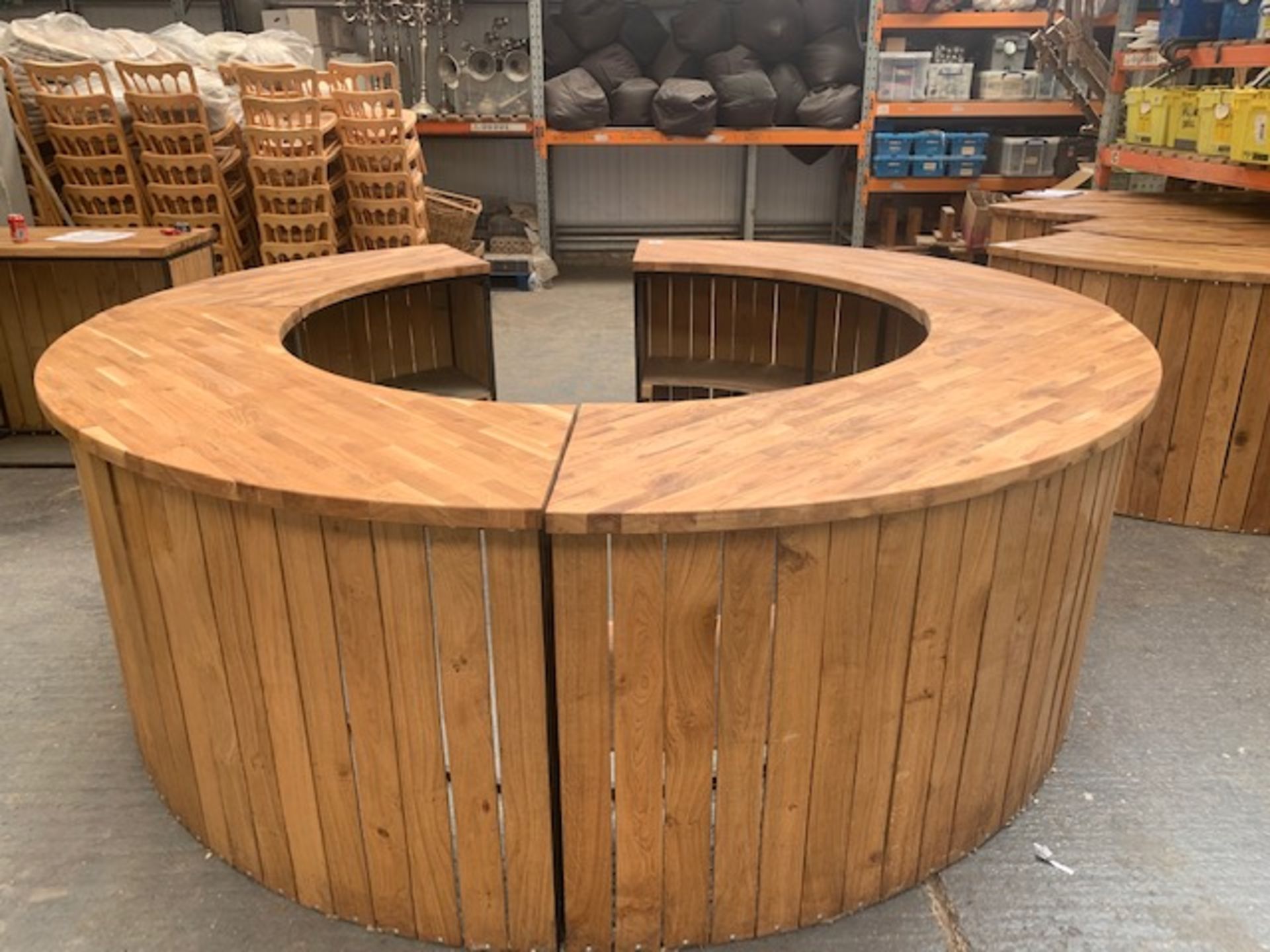 Circular 4 section oak top events bar L 3100mm W 3100mm H 1050mm - Image 2 of 7