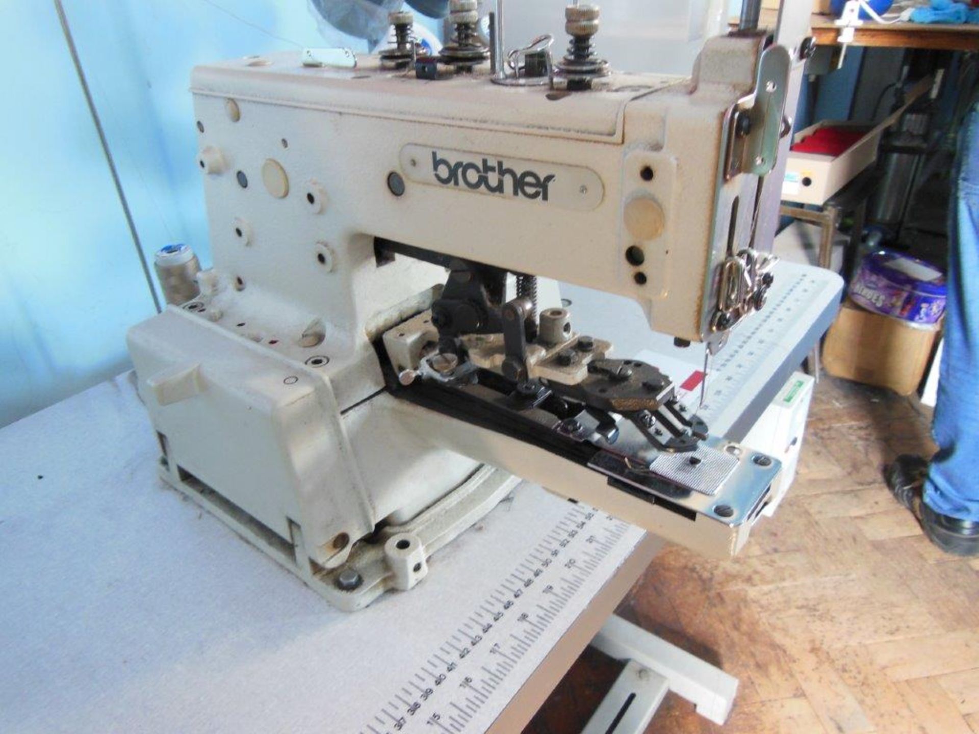 Brother CB3-B917-3 button sewing machine, single phase. NB: this item has no CE marking. The - Image 3 of 4