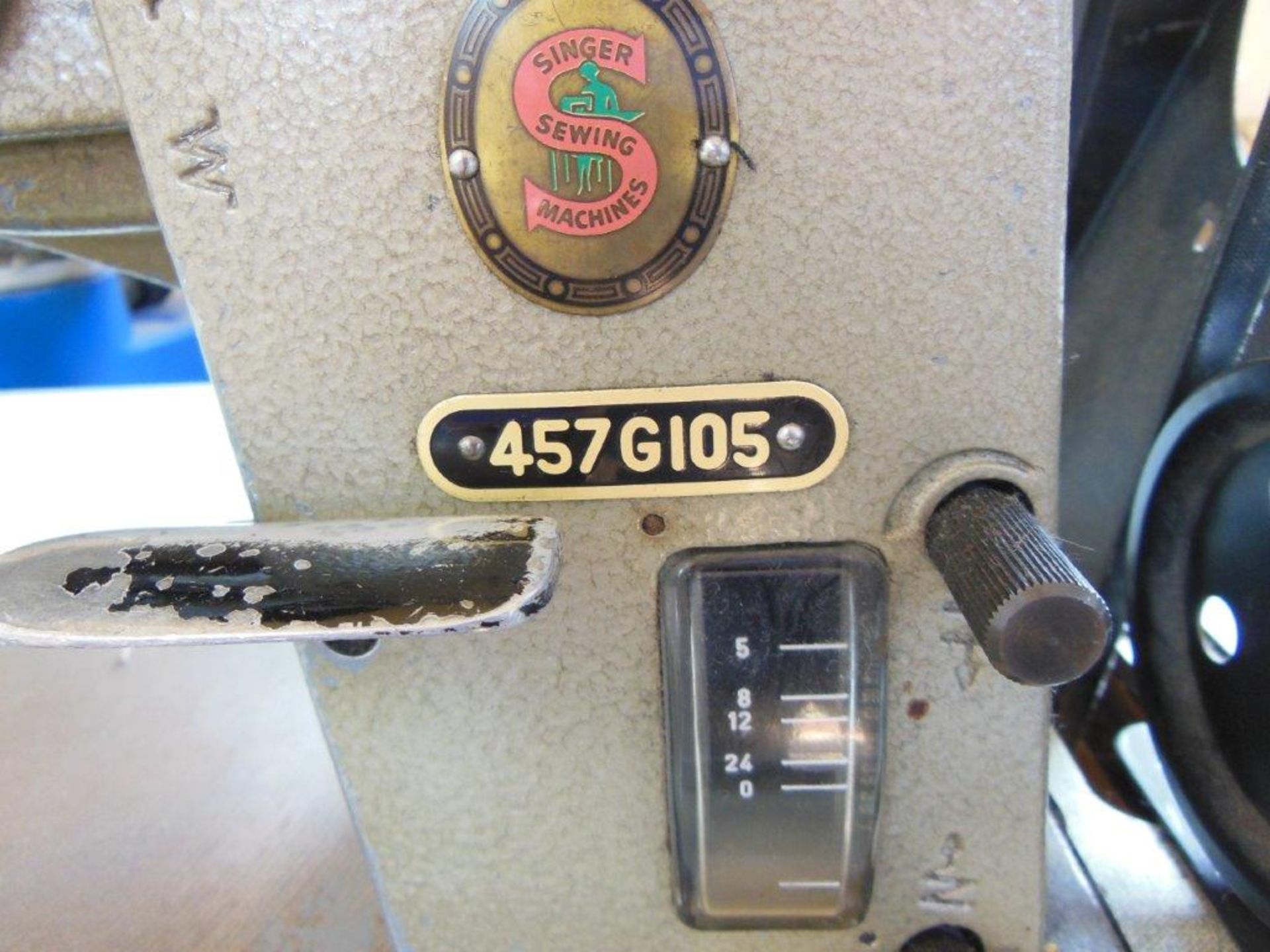 Singer 457G105 zig zag industrial sewing machine, three phase. NB: this item has no CE marking. The - Image 4 of 4