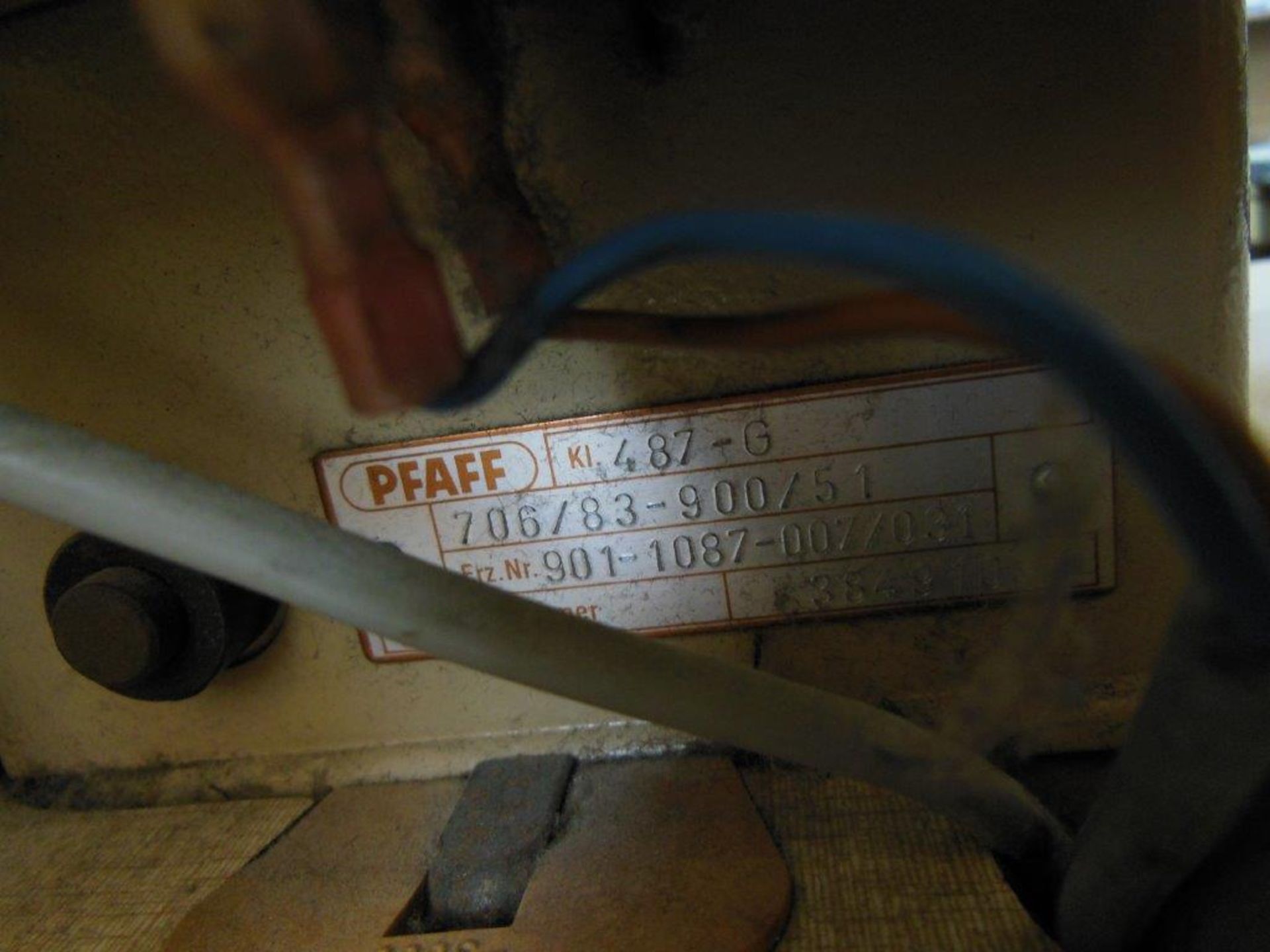 Pfaff 706/83-900-51 Industrial Sewing Machine, three phase. NB: this item has no CE marking. The - Image 5 of 5