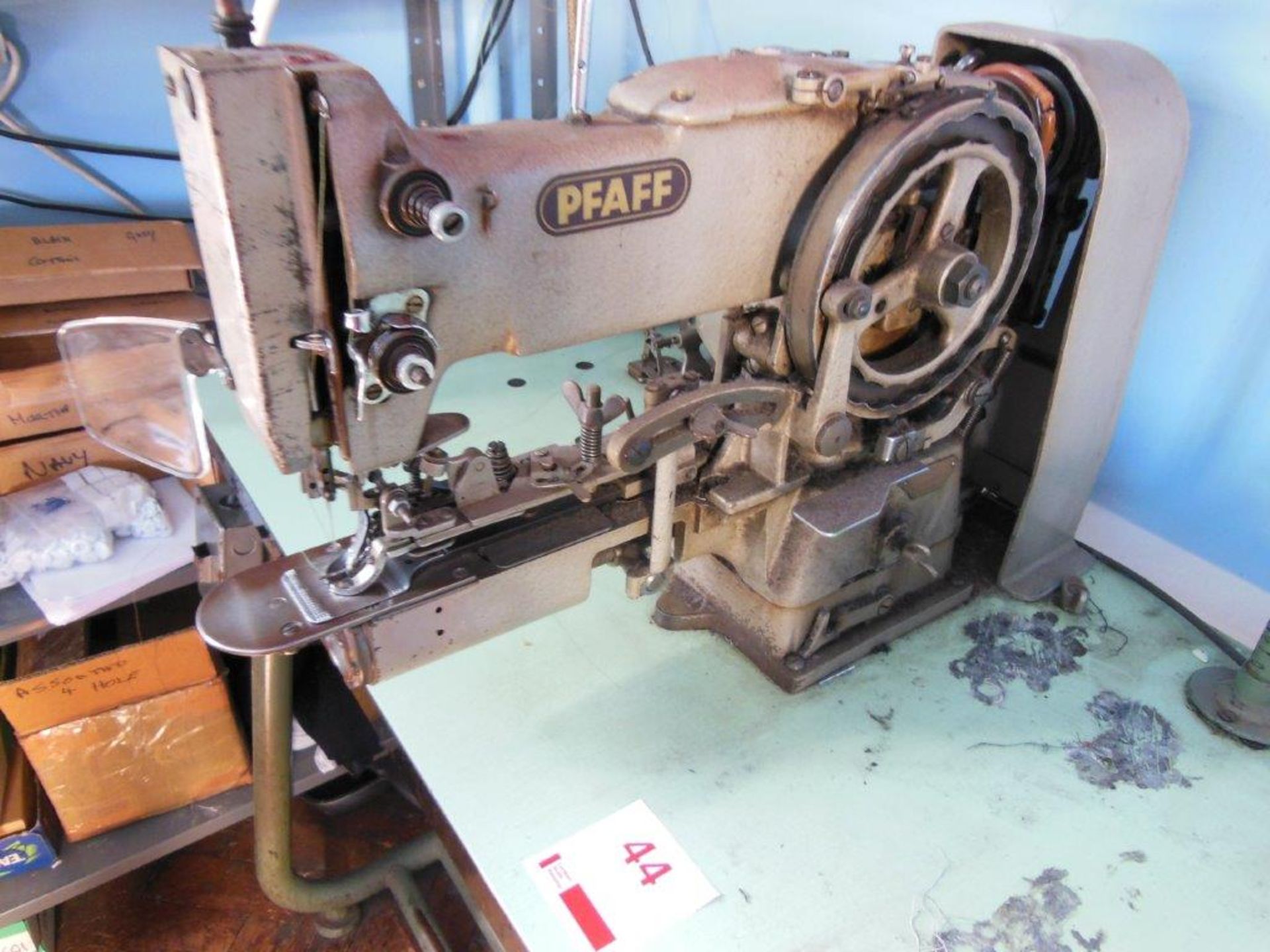 Pfaff button sewing machine, three phase. NB: this item has no CE marking. The Purchaser is - Image 2 of 3