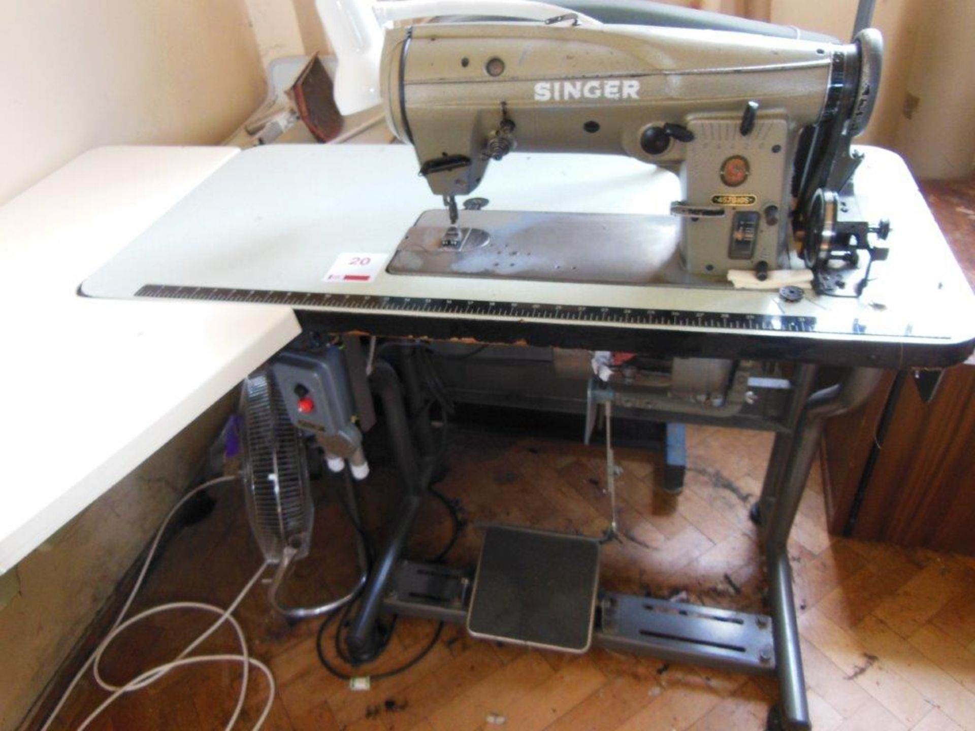Singer 457G105 zig zag industrial sewing machine, three phase. NB: this item has no CE marking. The