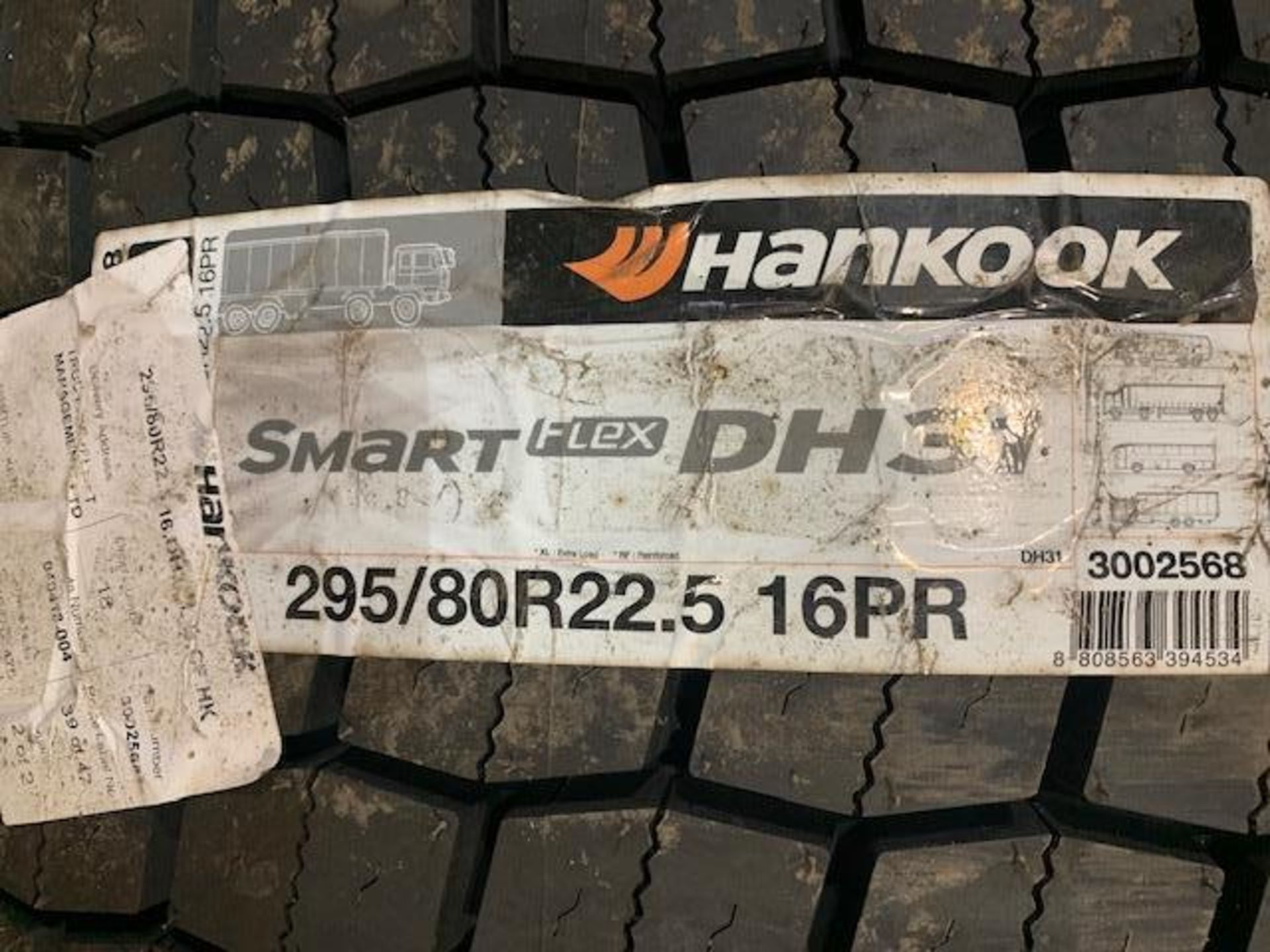 Two unused Hankook Smart Flex DH31 lorry tyres 295/80R 22.5 16PR - Image 2 of 3