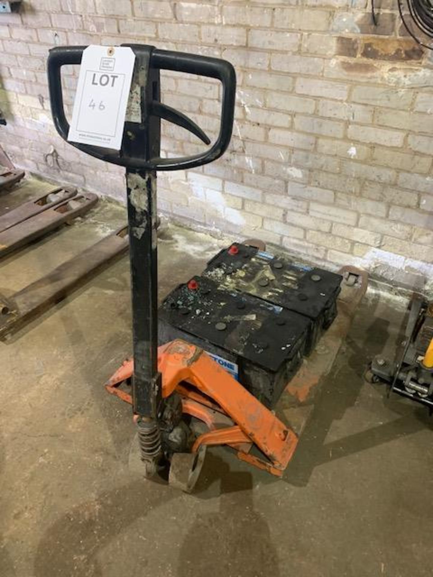 BT wide pallet truck