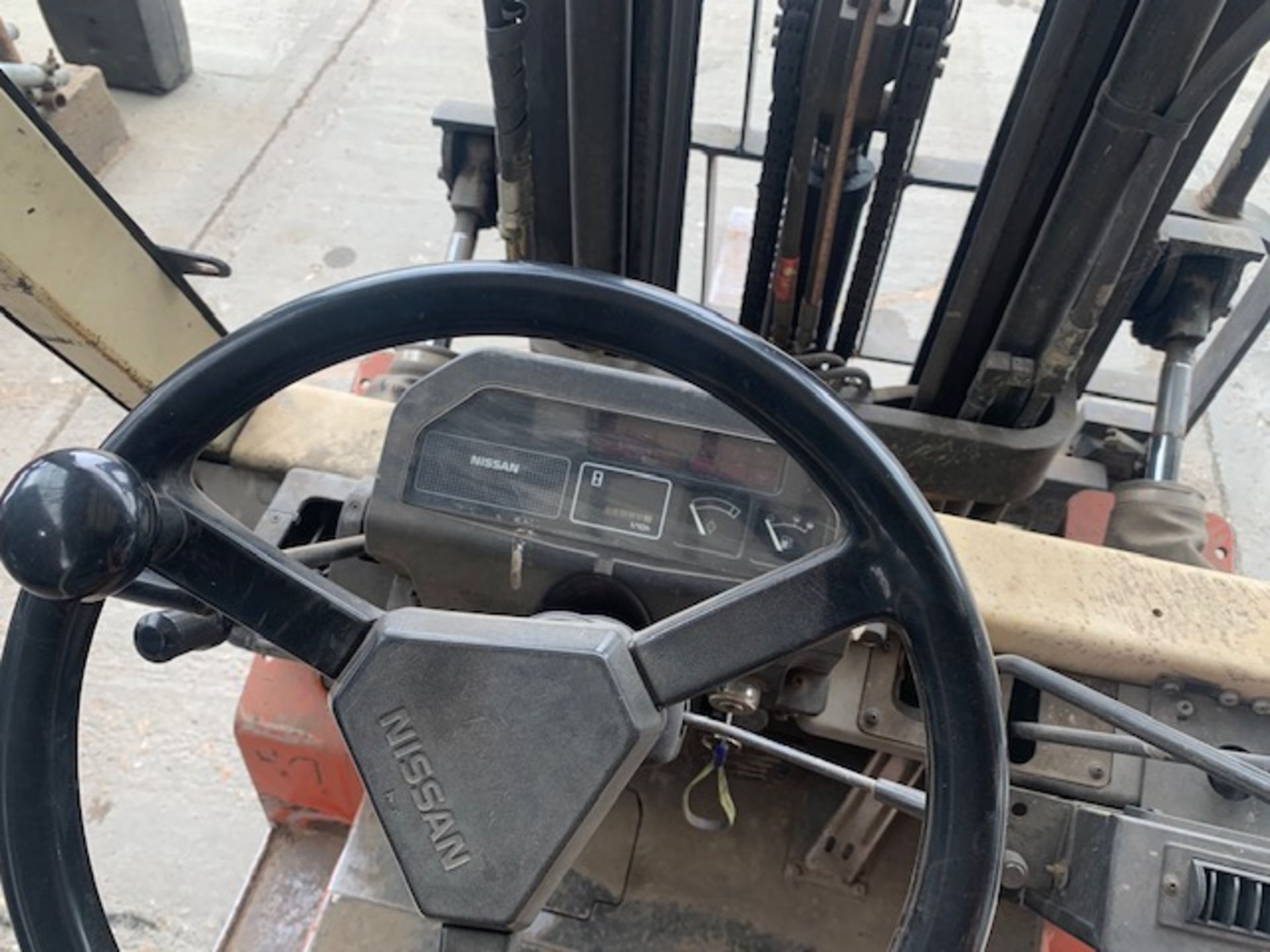 Nissan 1800Kg side shift forklift truck s/n FJO1E700355 SUK 230117 (DOM 1998) hours 11588 * Note - Image 4 of 6