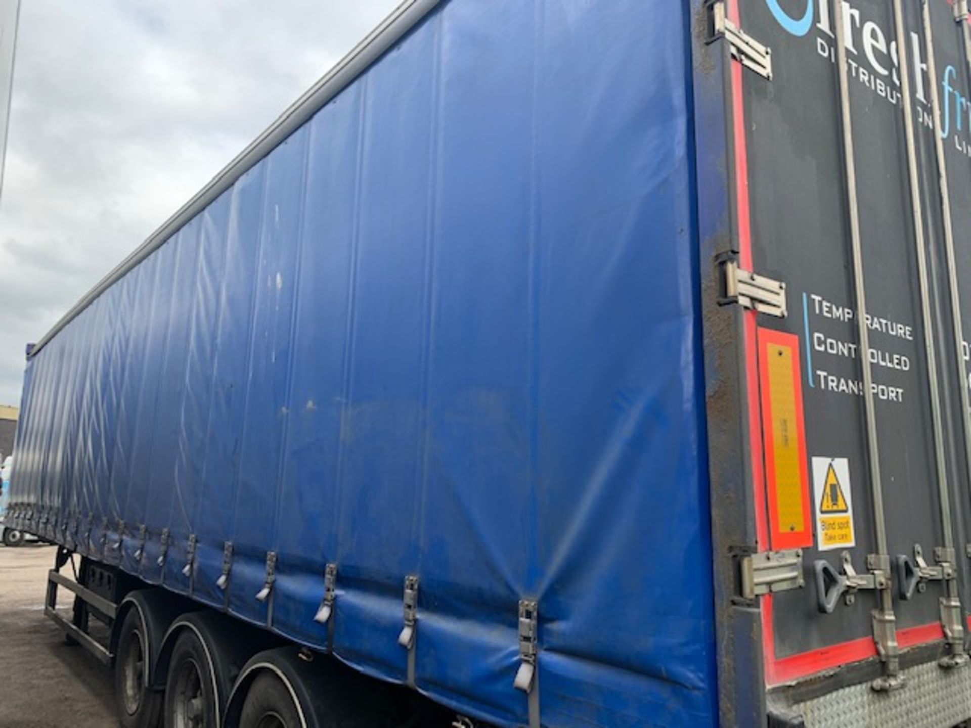 Grays & Adams 14m curtain side triple axle trailer complete with thermo king refrigeration unit - Image 4 of 10