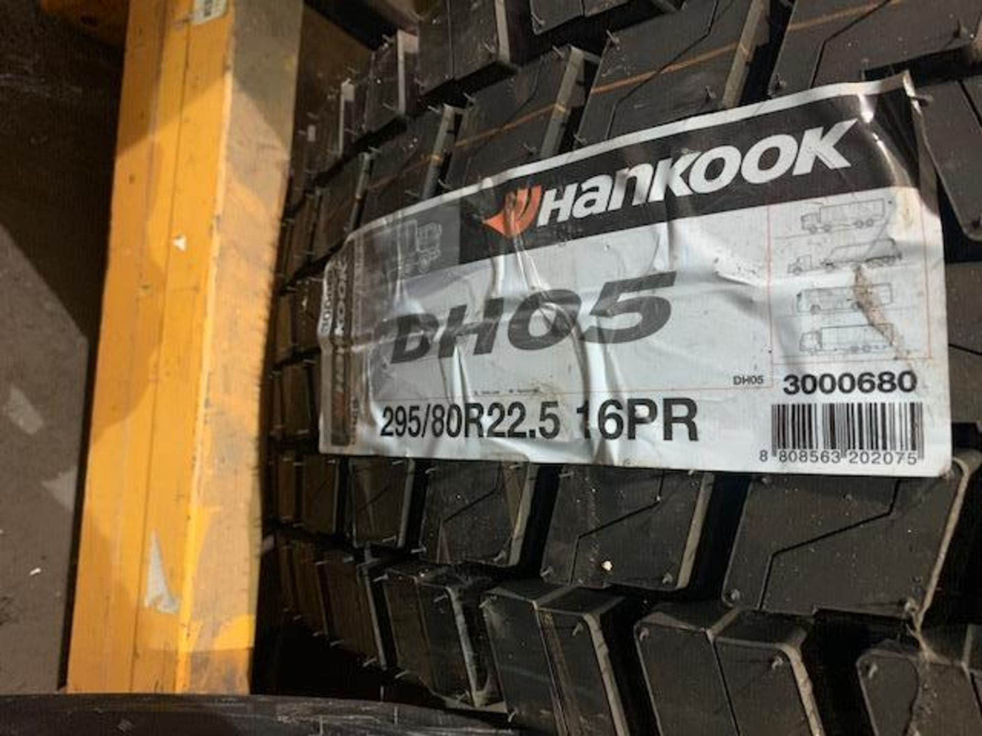 Unused Hankook DHOS lorry tyre 295/80 R 22.5 16PR - Image 2 of 2