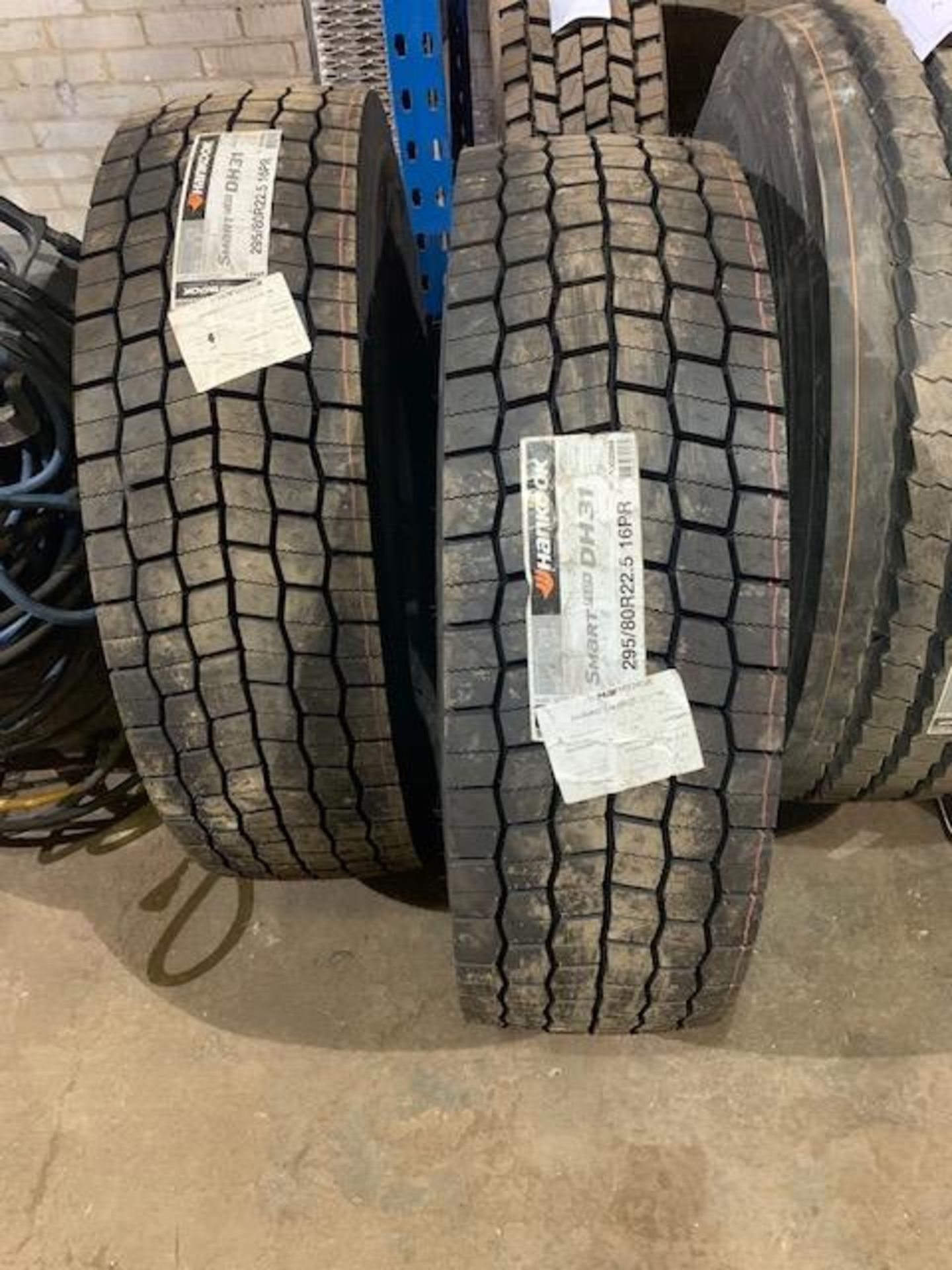 Two unused Hankook Smart Flex DH31 lorry tyres 295/80R 22.5 16PR