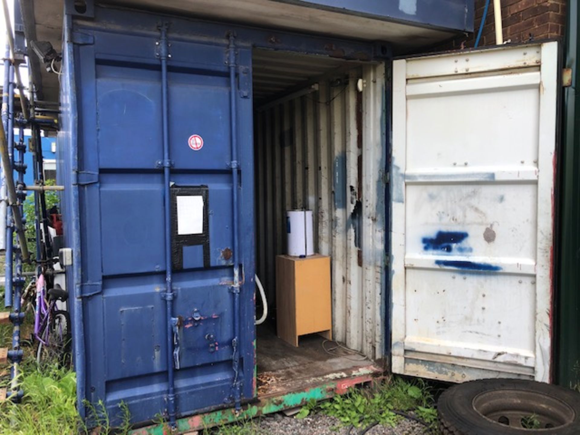 40' x 8' shipping container c/w contents NB A work Method Statement and Risk Assessment must be - Image 2 of 4