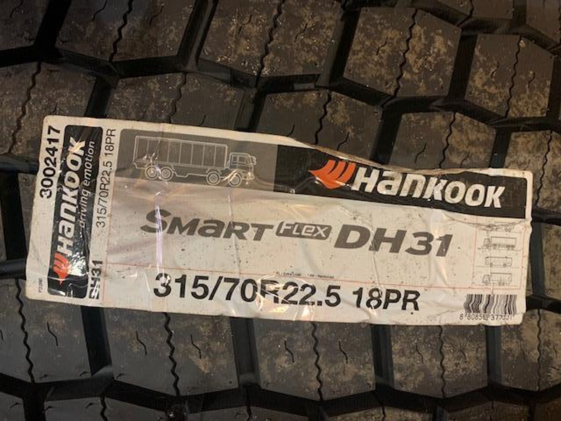 Unused Hankook Smart Flex lorry tyre 315/70R 22.5 18PR - Image 2 of 2