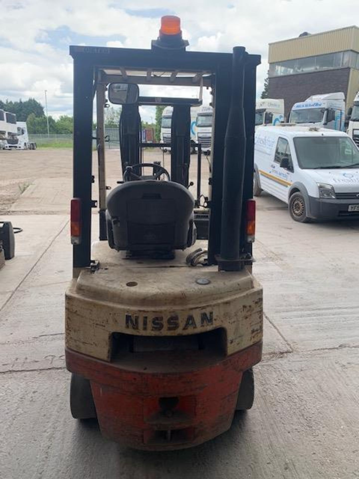 Nissan 1800Kg side shift forklift truck s/n FJO1E700355 SUK 230117 (DOM 1998) hours 11588 * Note - Image 3 of 6