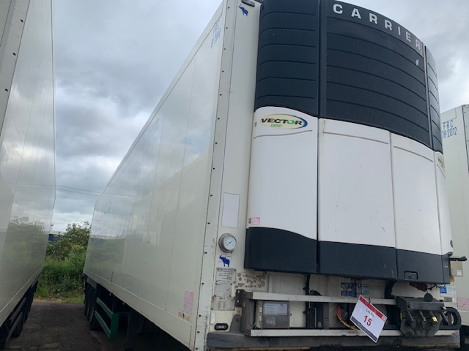 Schmitz Cargo Bull 14m triple axle Vector 1850 logicold refrigerated trailer Vehicle ID No. - Image 2 of 11