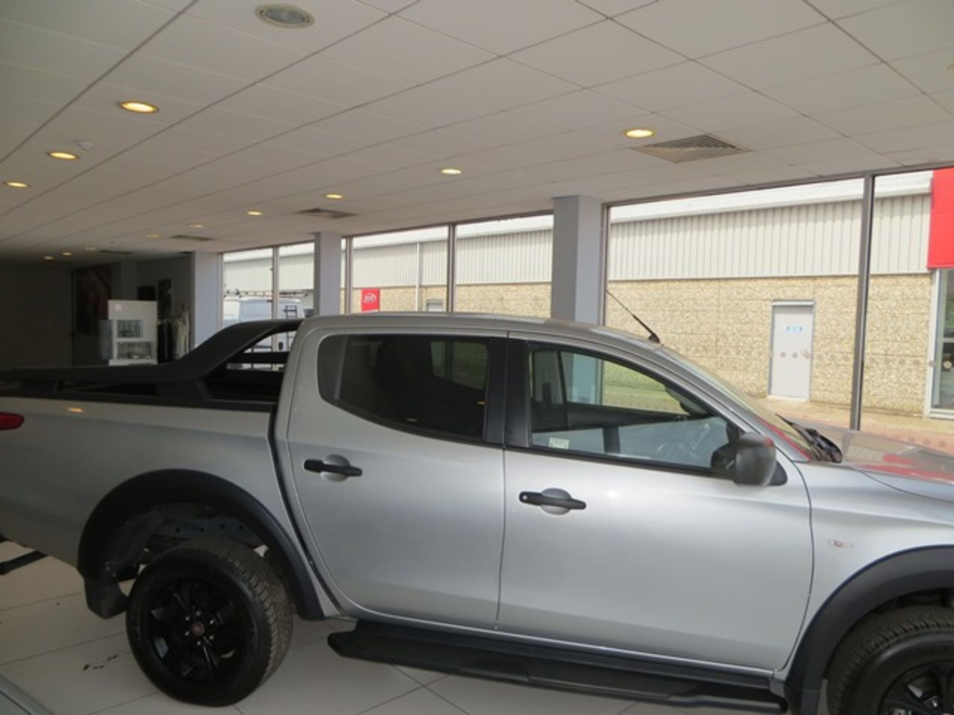 Fiat Full Back Cross 2.4 D Double Cab diesel pick up 4X4 Metallic Silver 'Leather interior 17 inch - Image 6 of 10