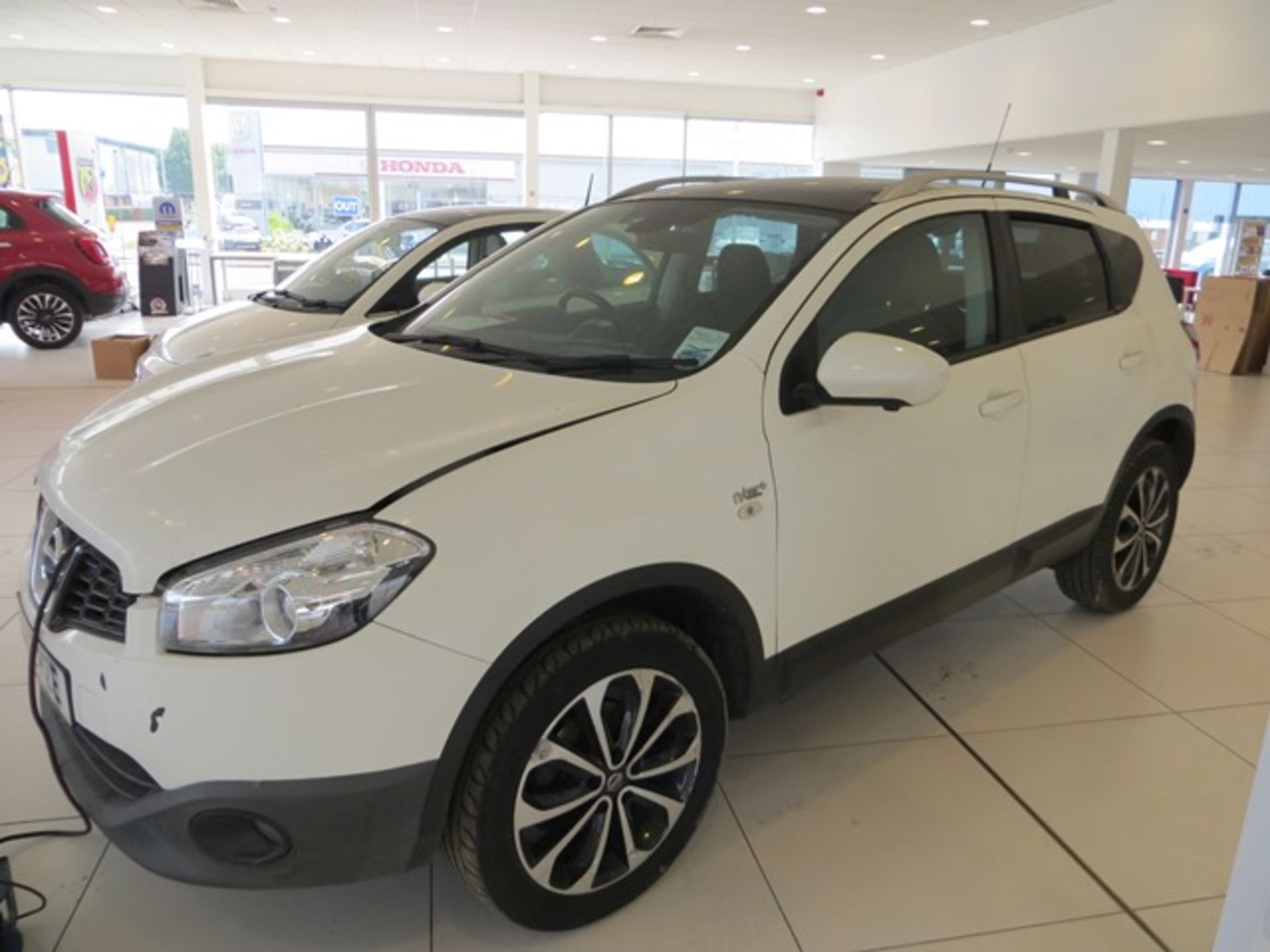 Nissan Qashqai N Tec+ 5 door white manual petrol 5 door hatchback Reg No LV12 PZE, DOR 28/05/2012 - Image 2 of 7