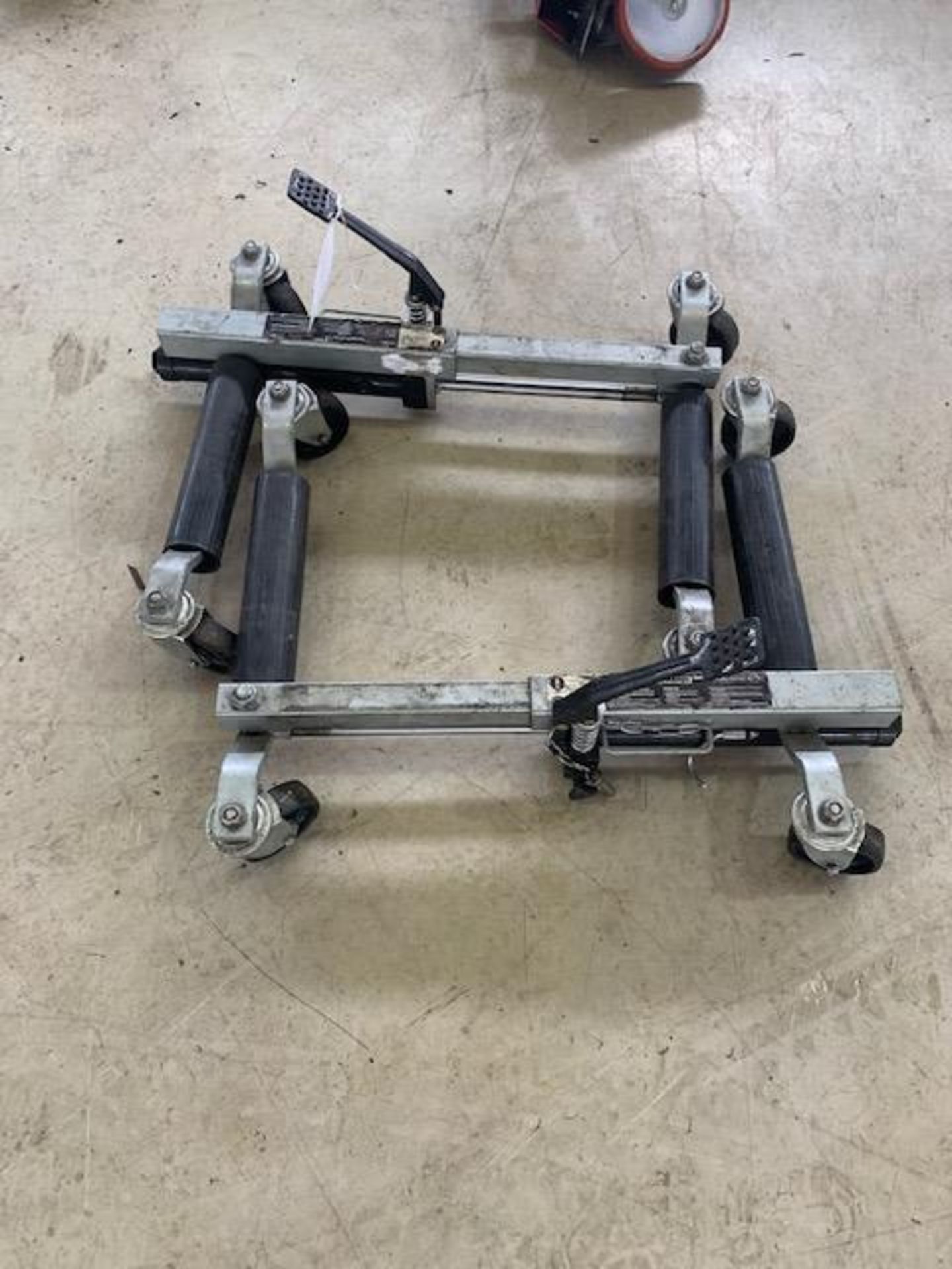 Two AirApp hydraulic positioner dolly jacks - Image 2 of 3