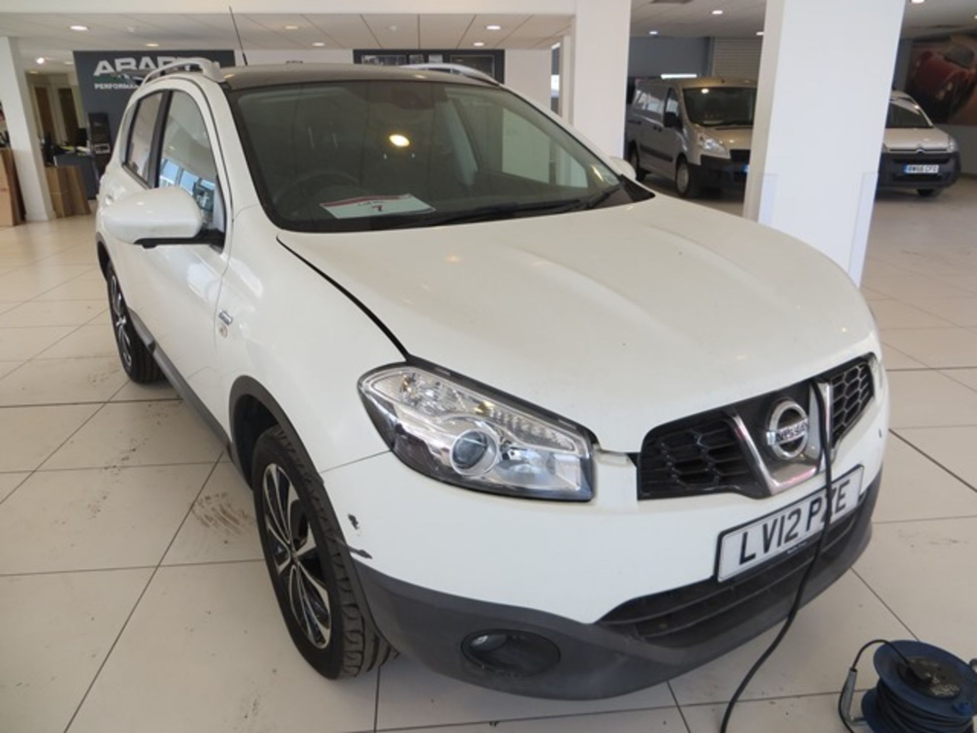 Nissan Qashqai N Tec+ 5 door white manual petrol 5 door hatchback Reg No LV12 PZE, DOR 28/05/2012