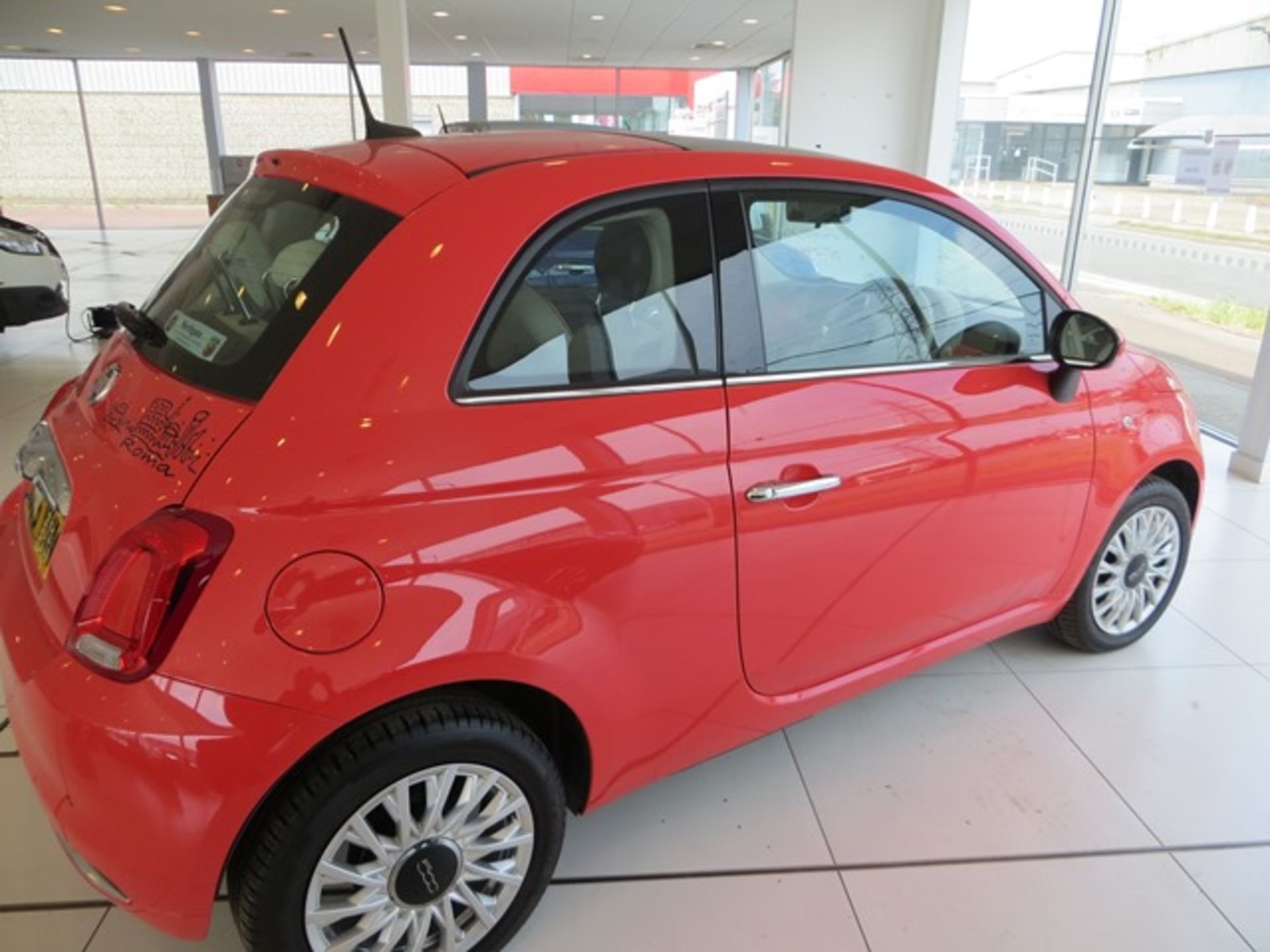 Fiat 500 1.2 8v Lounge - Roma pack, manual petrol 3 door hatchback, Metallic Glam Coral, Air - Image 4 of 7