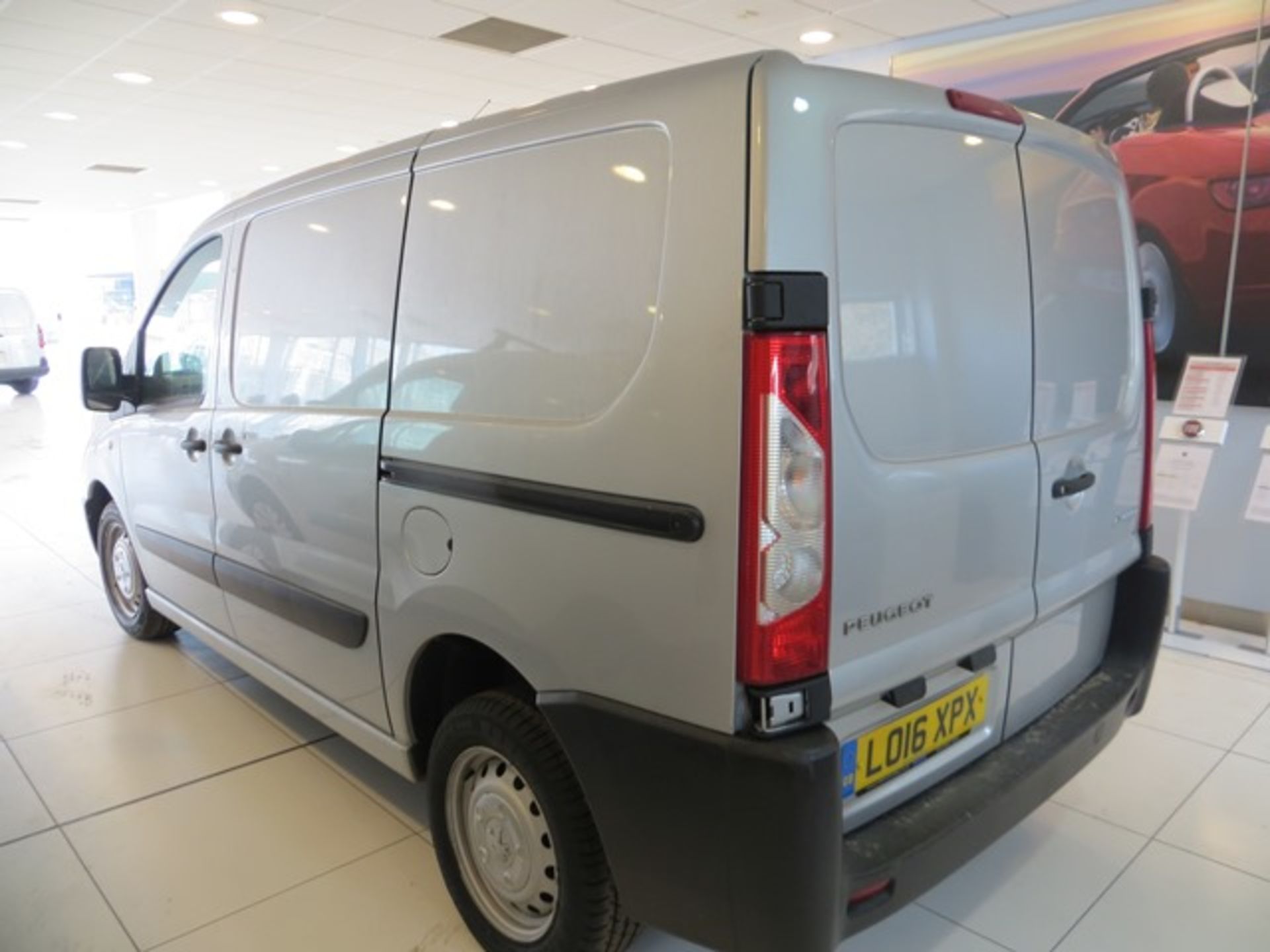 Peugeot Expert 1.6 HDI Euro 5 Professional diesel SWB panel van metallic silver with Air - Image 3 of 8