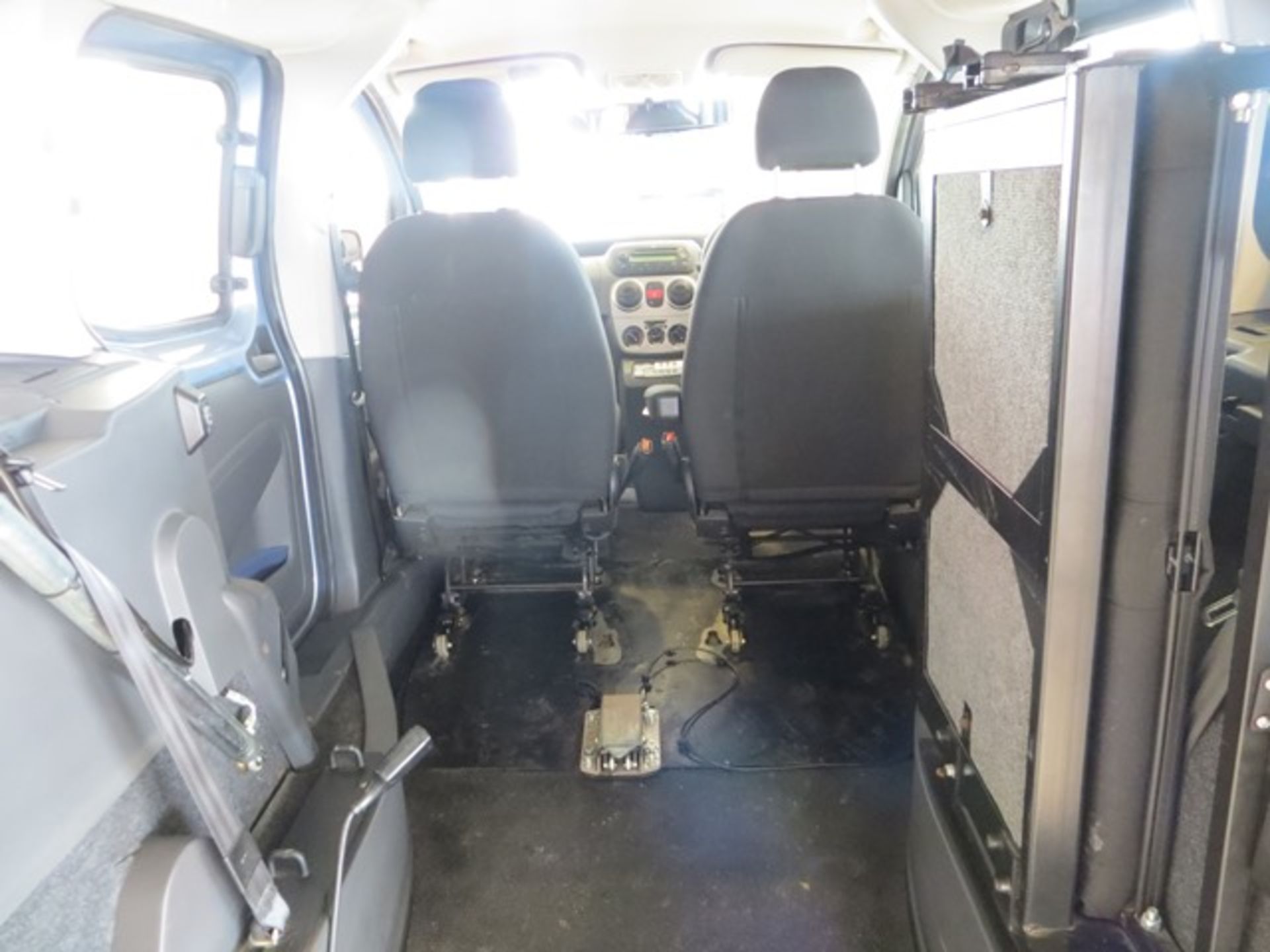 Fiat Qubo with Sirus drive / passenger from wheel chair conversion Dynamic Multijet diesel auto - Image 6 of 11