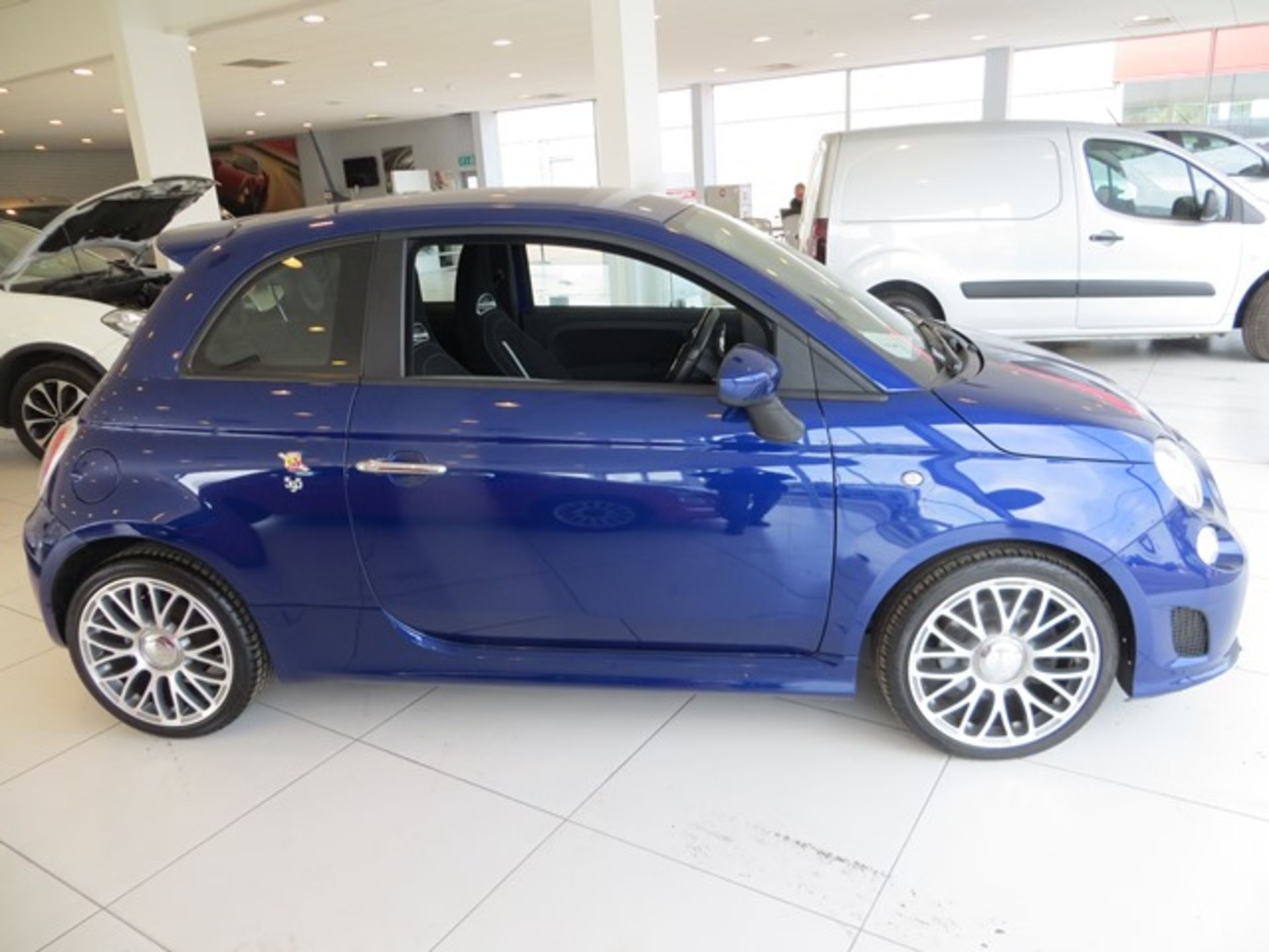 Fiat Abarth 595 1.4 T jet metallic blue Auto petrol 3 door hatchback, Alloy wheels,front fogs, air - Image 2 of 8