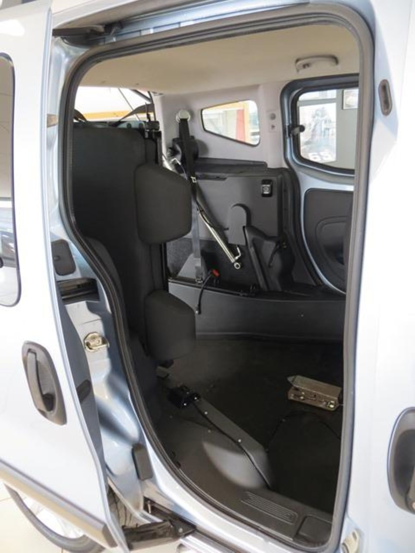 Fiat Qubo with Sirus drive / passenger from wheel chair conversion Dynamic Multijet diesel auto - Image 7 of 11