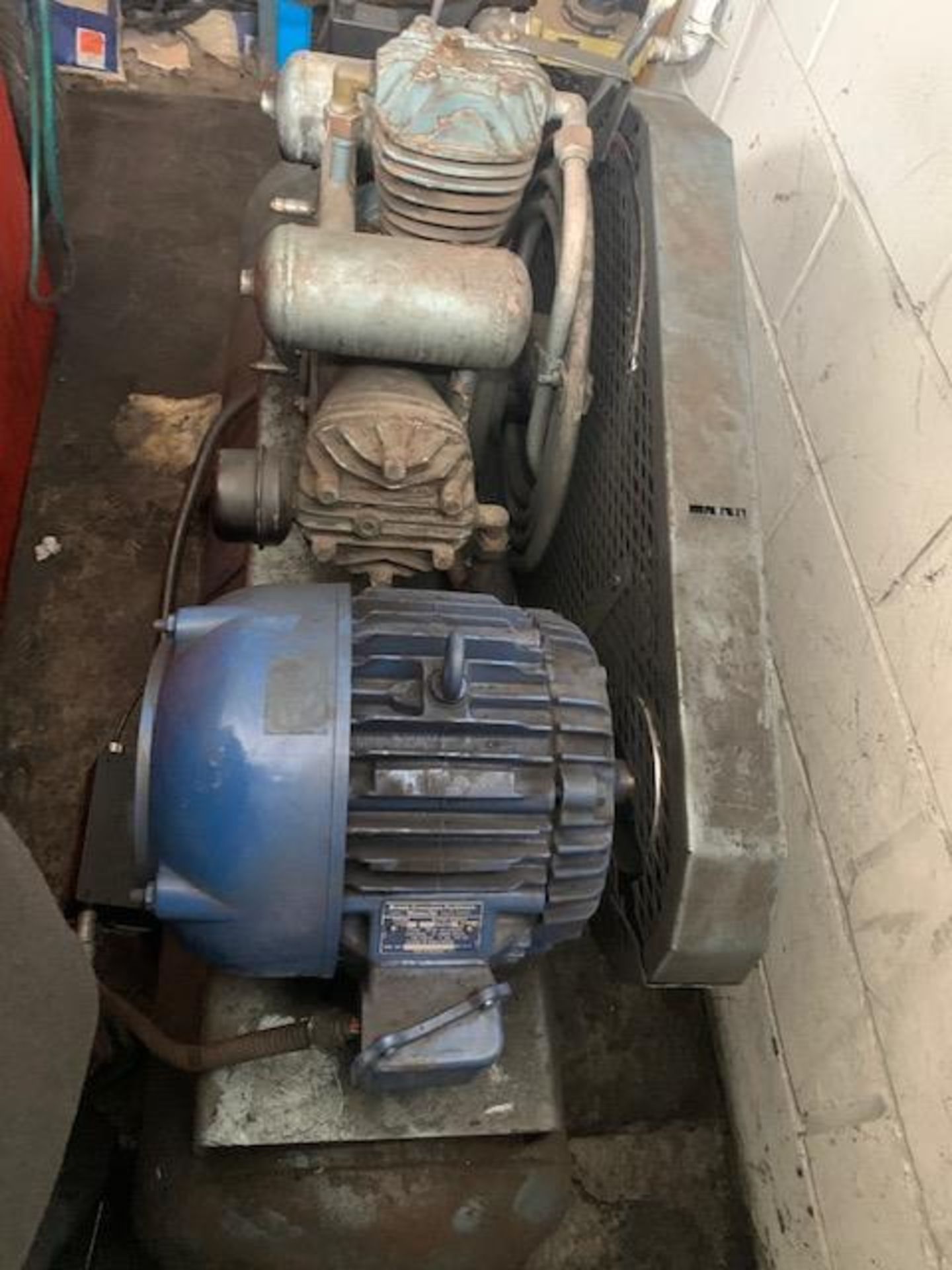 HPC air compressor with horizontal air tank *this lot to be removed on last day of clearance only - Image 2 of 2