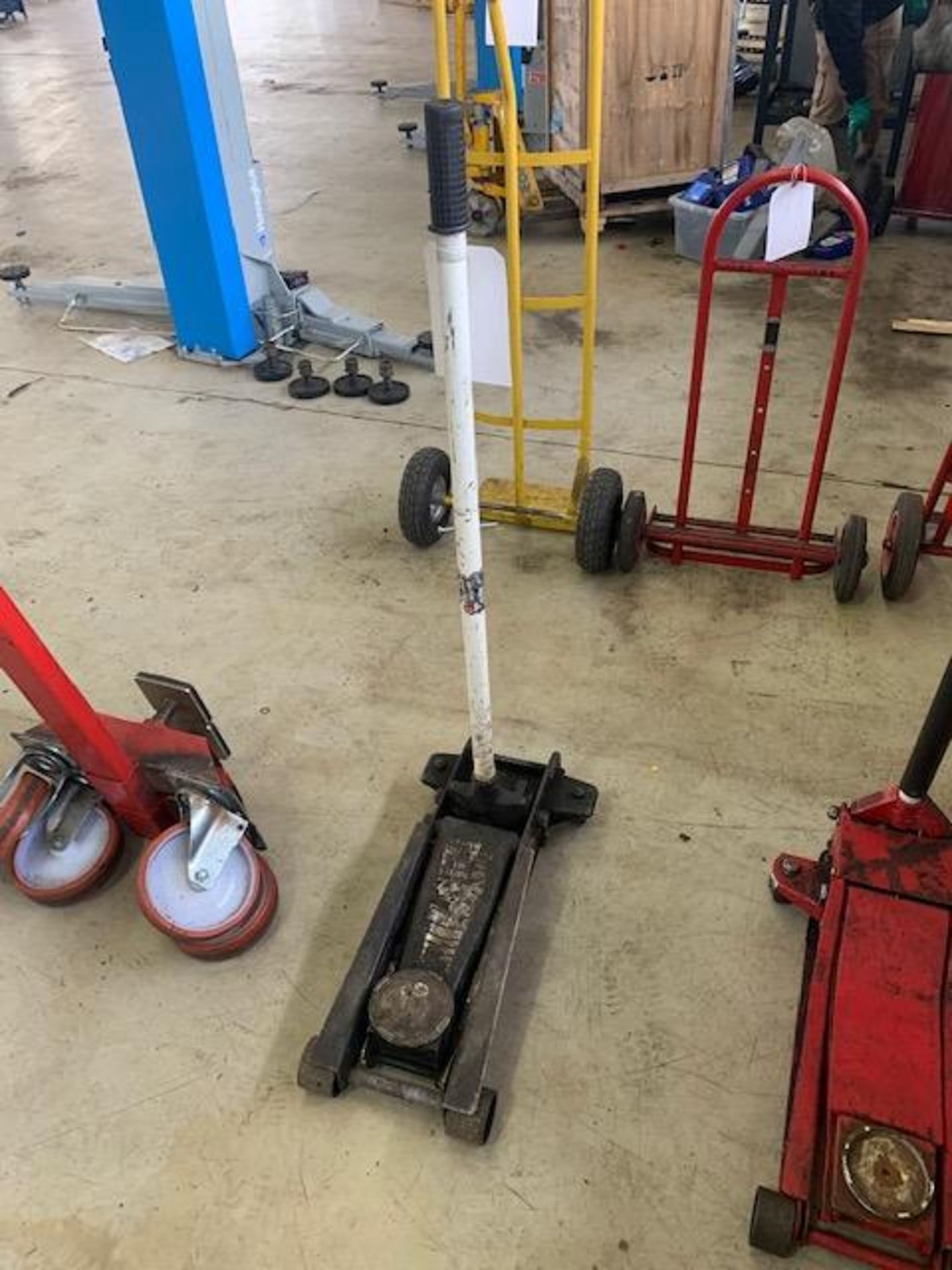 Mobile trolley jack