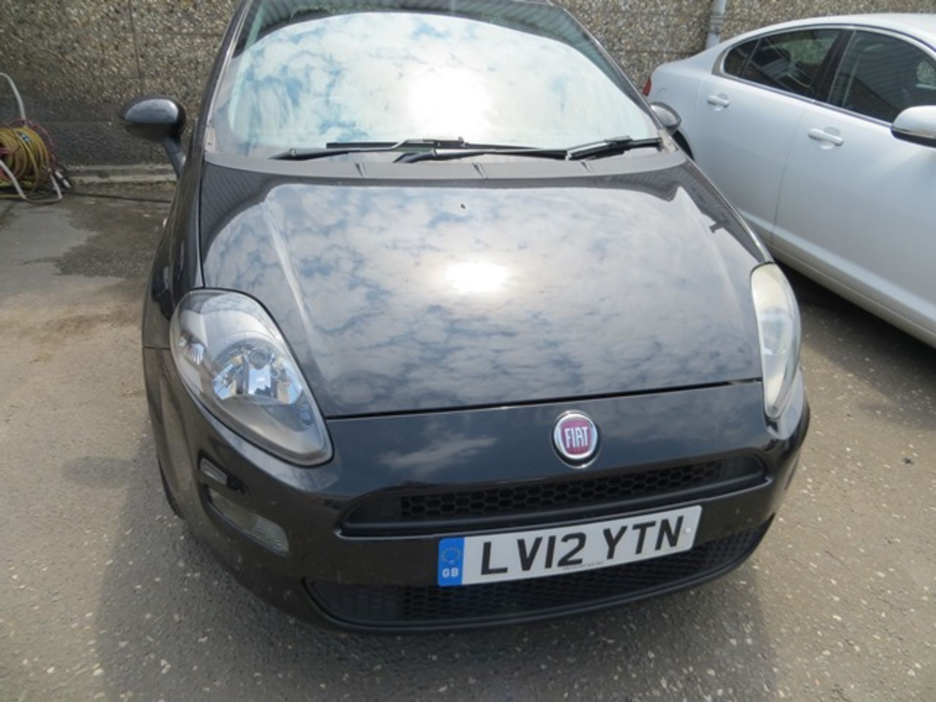 Fiat Punto Easy Multijet diesel manual 5 door hatchback, black, alloys and air conditioning, Reg