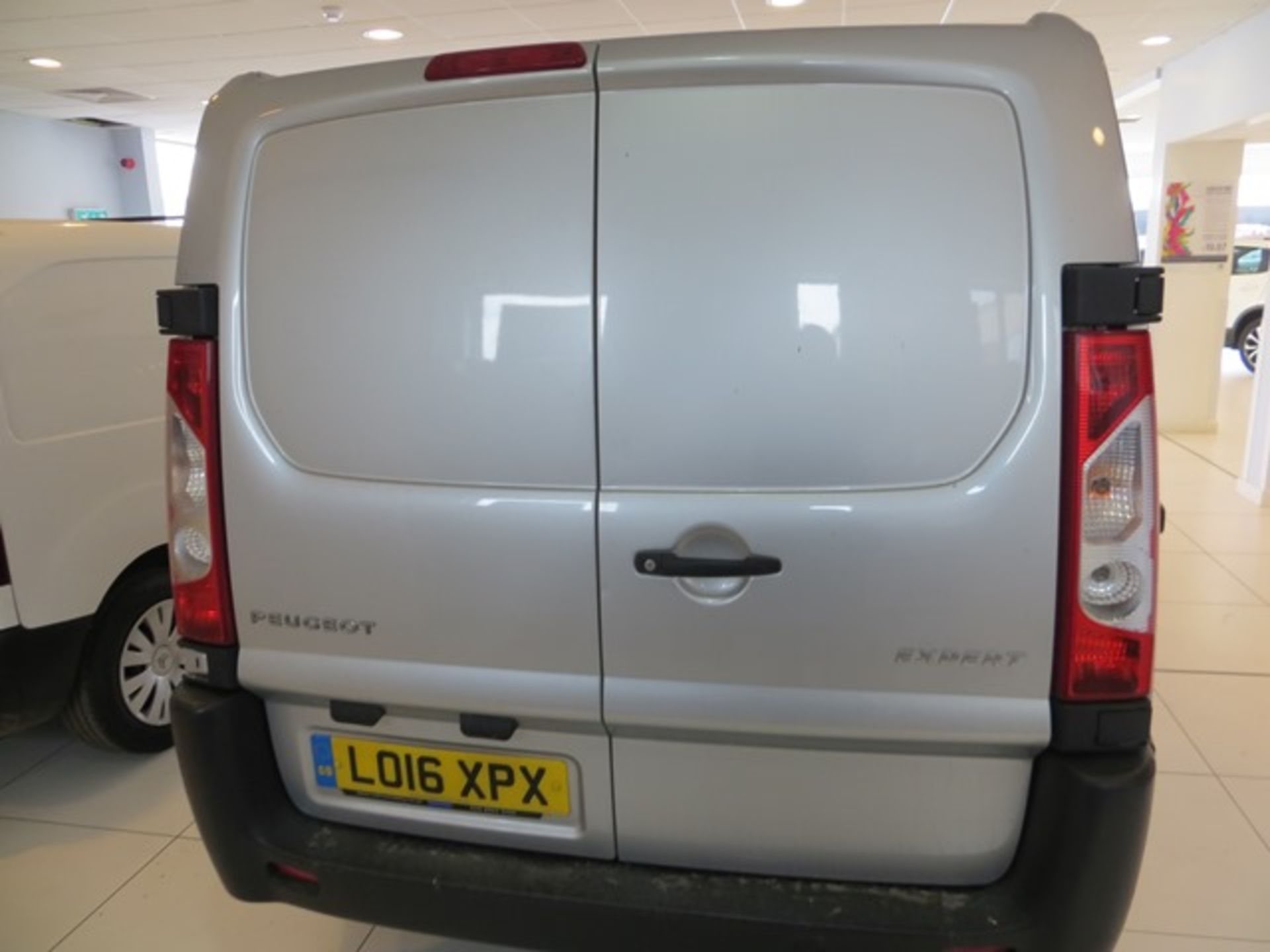 Peugeot Expert 1.6 HDI Euro 5 Professional diesel SWB panel van metallic silver with Air - Image 4 of 8