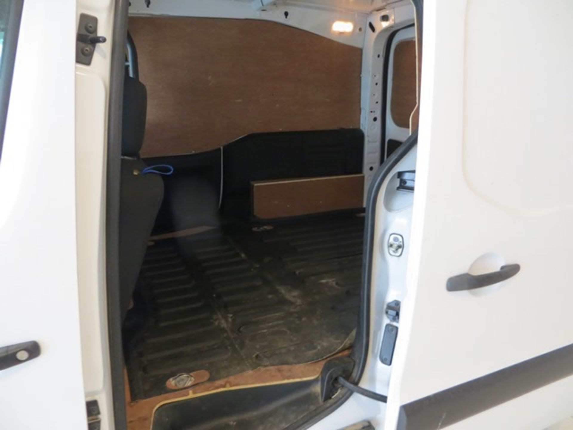 Citroen Berlingo 625 Enterprise Blu diesel SWB panel van white air conditioning and Sat Nav Reg No - Image 4 of 7