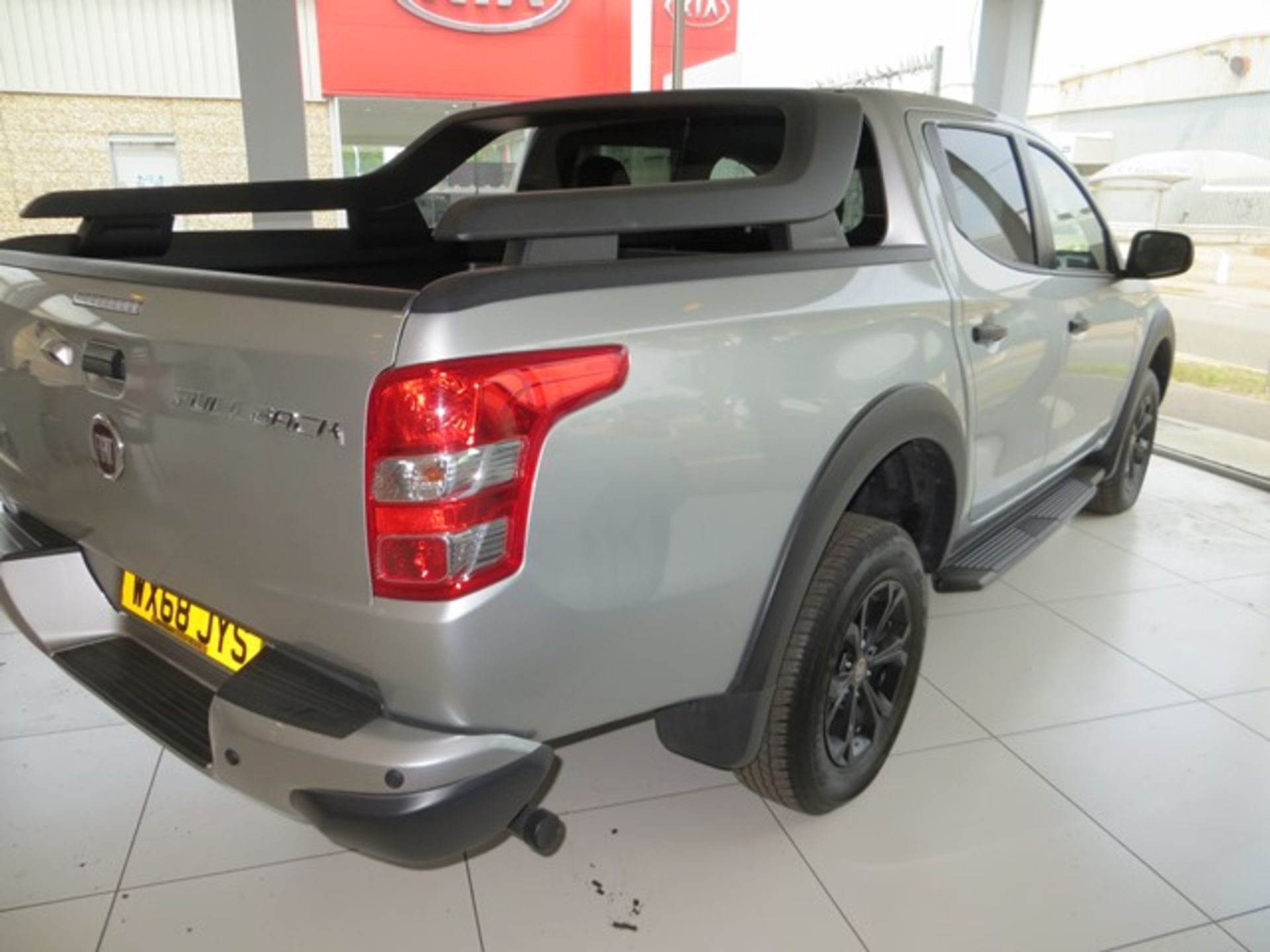 Fiat Full Back Cross 2.4 D Double Cab diesel pick up 4X4 Metallic Silver 'Leather interior 17 inch - Image 5 of 10