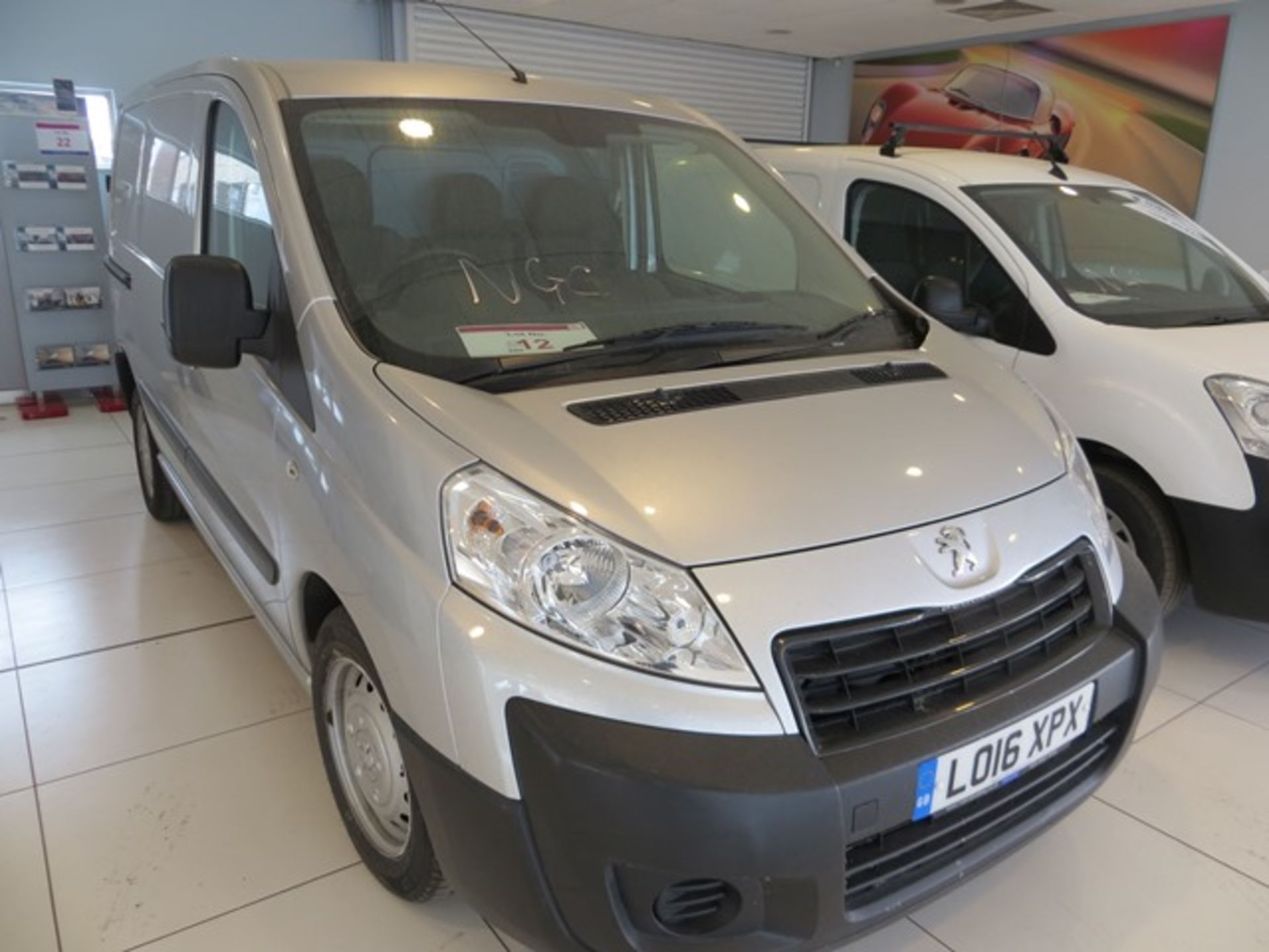 Peugeot Expert 1.6 HDI Euro 5 Professional diesel SWB panel van metallic silver with Air