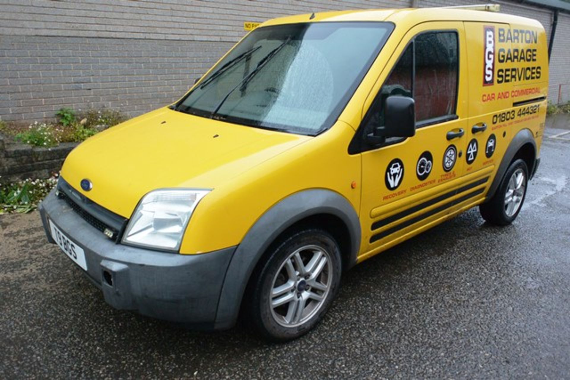 Ford Transit Connect 1.8 T200 TDDI van, reg no: T9 RGS (2003), MOT: 20/11/2020, recorded mileage: