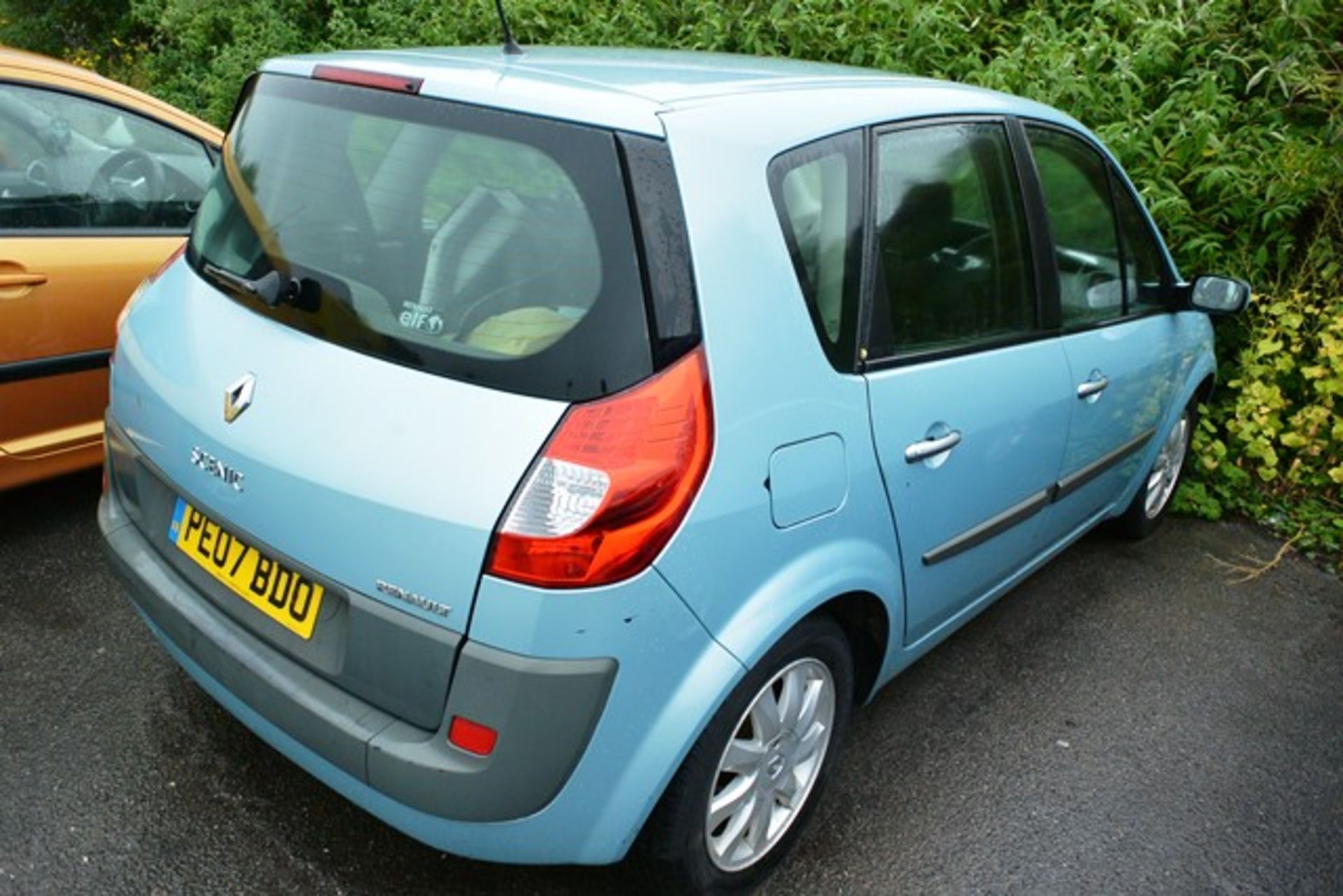 Renault Scenic 1.6 petrol 5 door MPV, reg no: PC07 EDU (2007), MOT: 22/09/2020, recorded mileage: