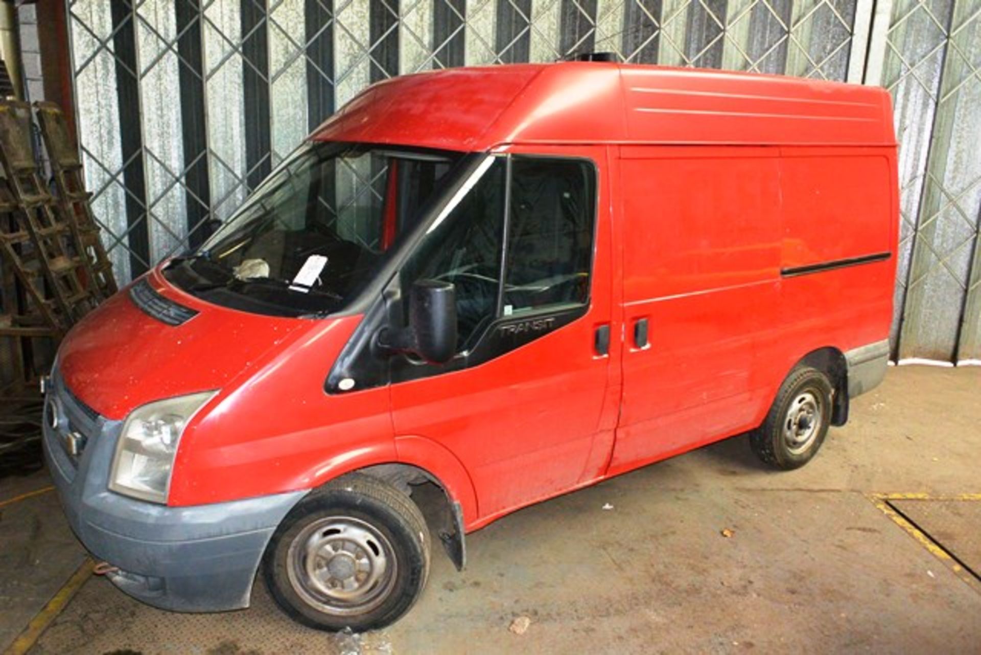 Ford Transit 85 T280 2.2 panel van, reg no: YP60 WDU (2010), MOT: 07/04/2020, recorded mileage: