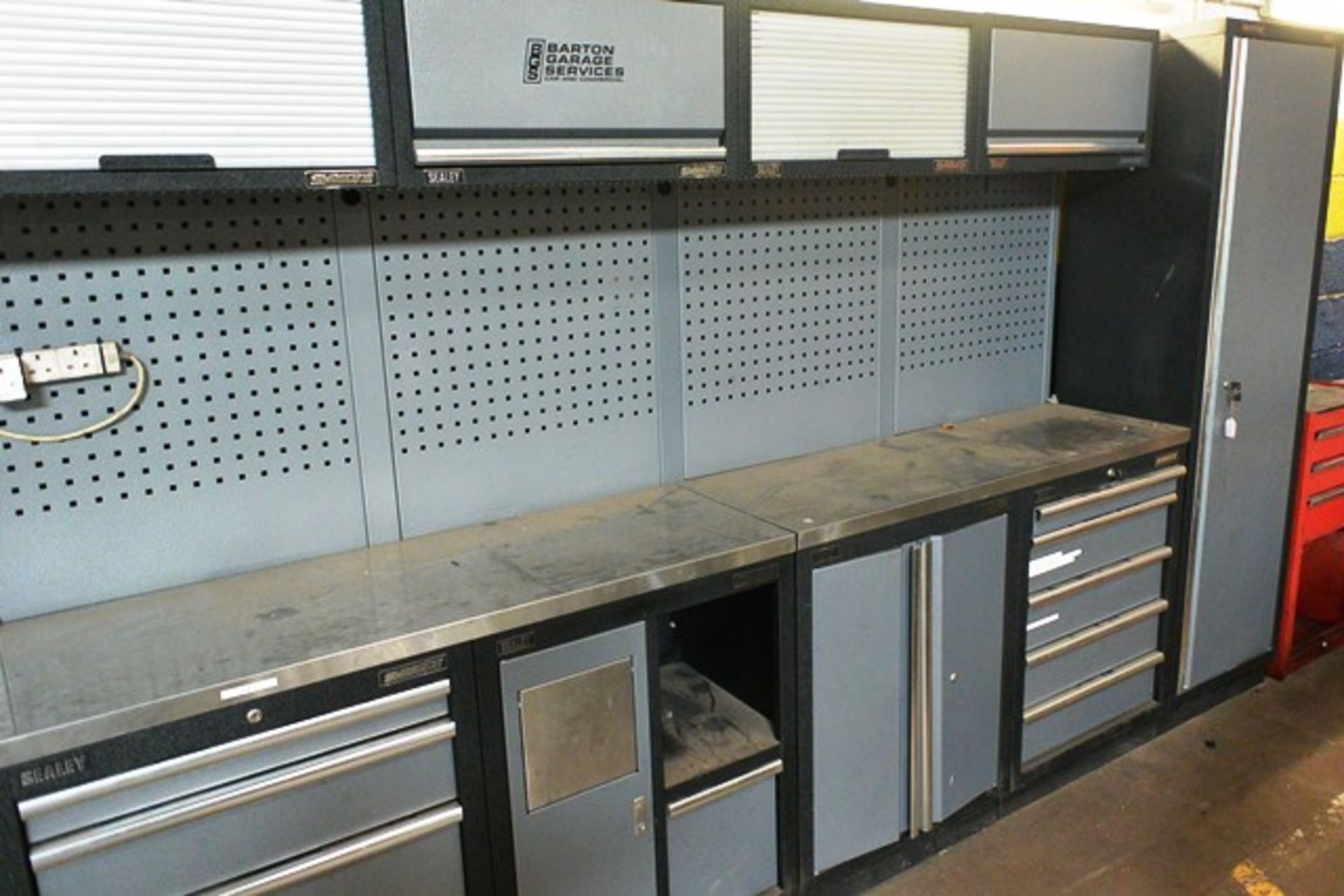 Sealey Super Line Pro modular tool storage unit, approx 4m in length, 15 drawers, 8 cupboards - Image 2 of 2