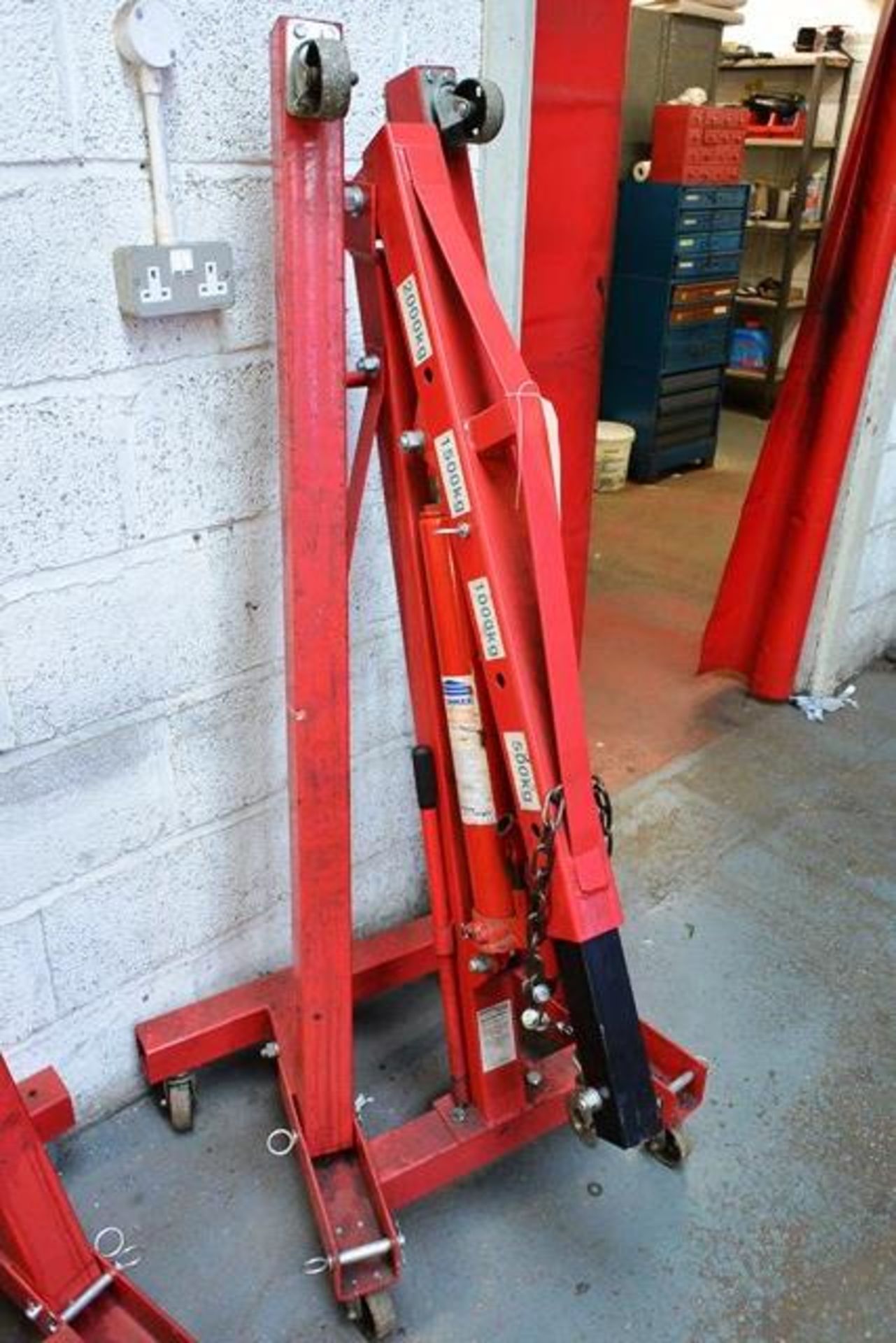 Yankee 2000kg folding engine hoist, model PH20.V4. NB: This item has no record of Thorough