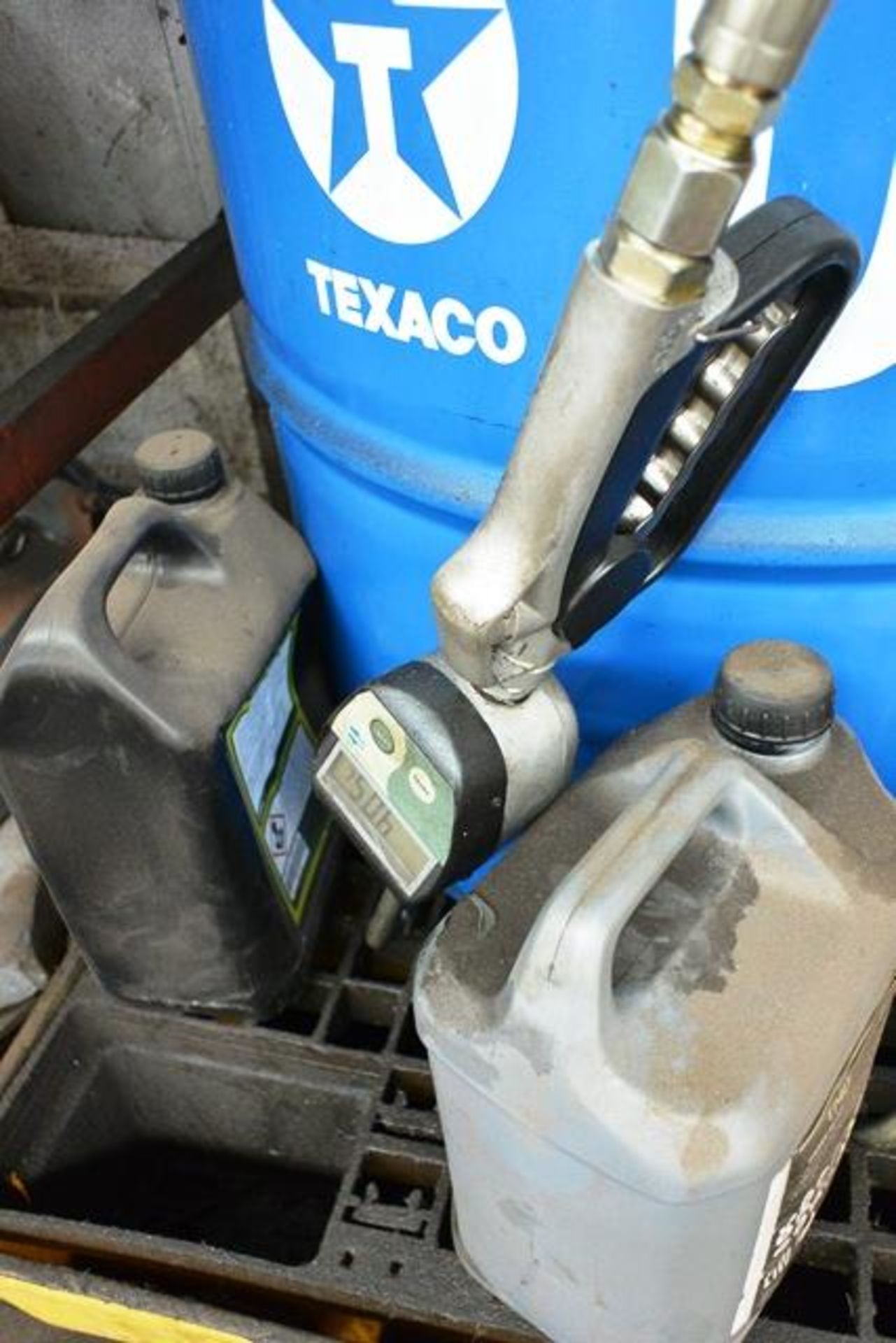 Pneumatic fuel/oil pump with digital dispensing unit and wall mounted fuel hose reel Please Note: - Image 2 of 2
