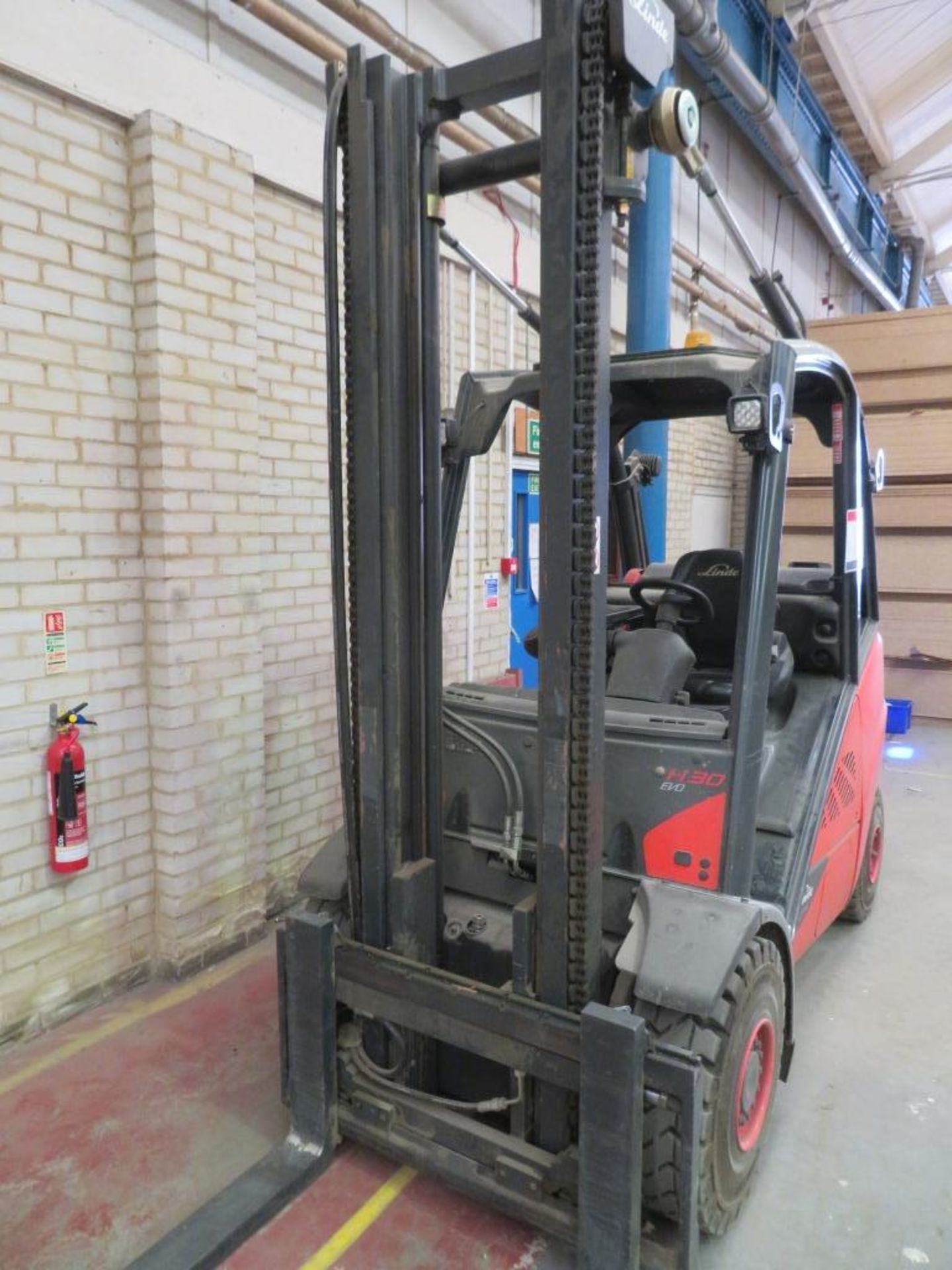 Linde H30 EVO LPG forklift truck 3000kg capacity, Type: H30T-02, side shift, 4,150mm open and 2, - Image 10 of 20