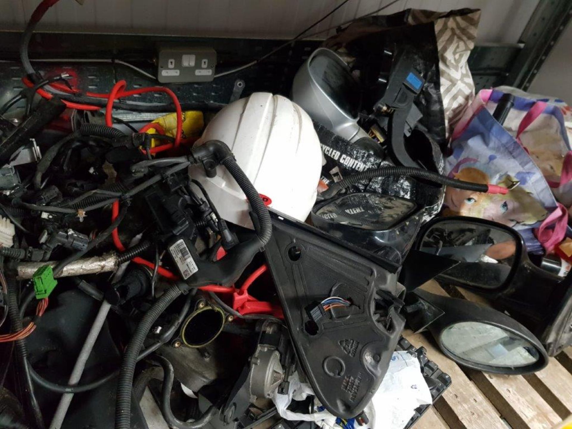 The entire contents in one single lot of a used car parts supplier and car breakers including - Image 69 of 146