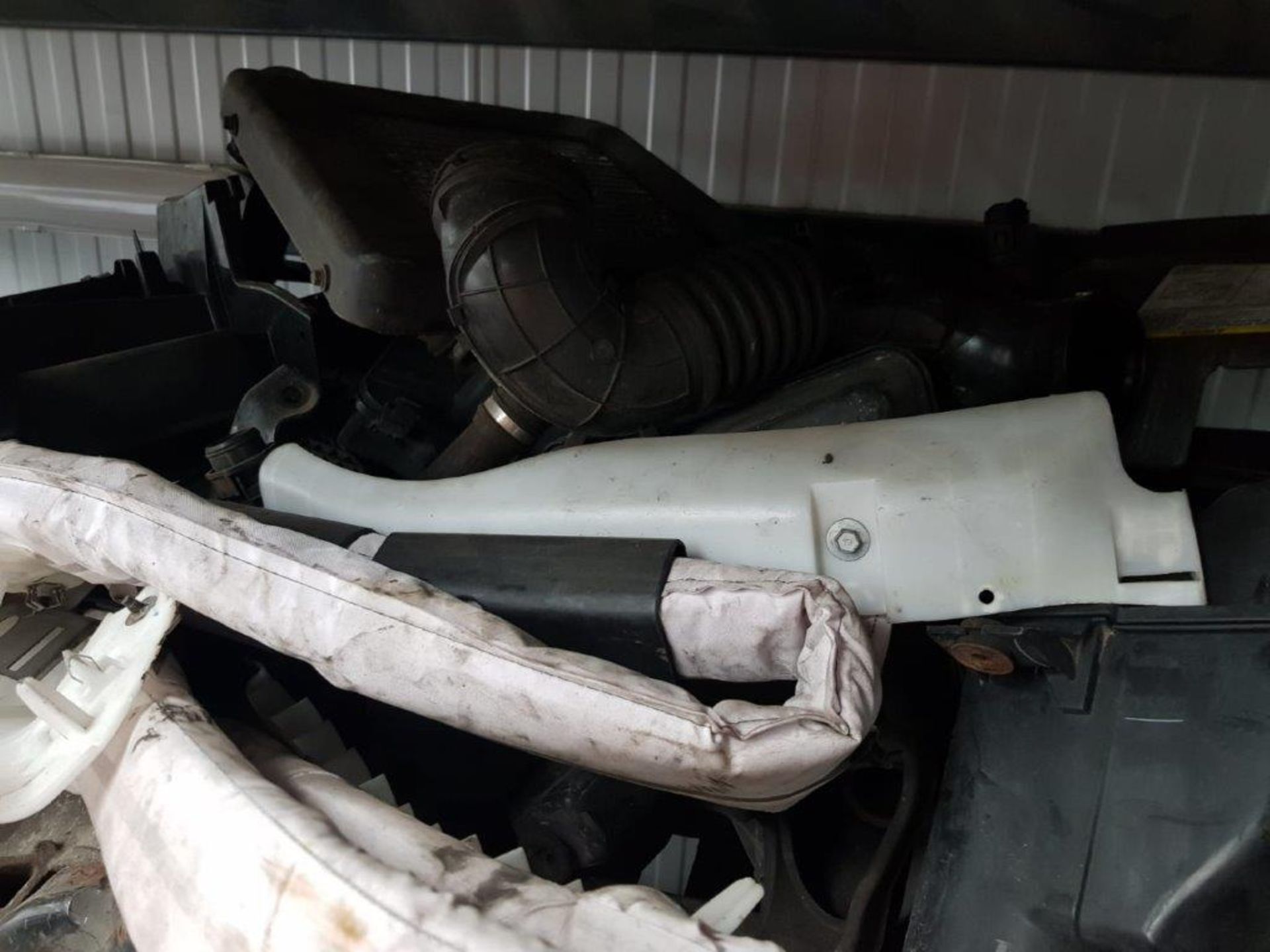 The entire contents in one single lot of a used car parts supplier and car breakers including - Image 99 of 146