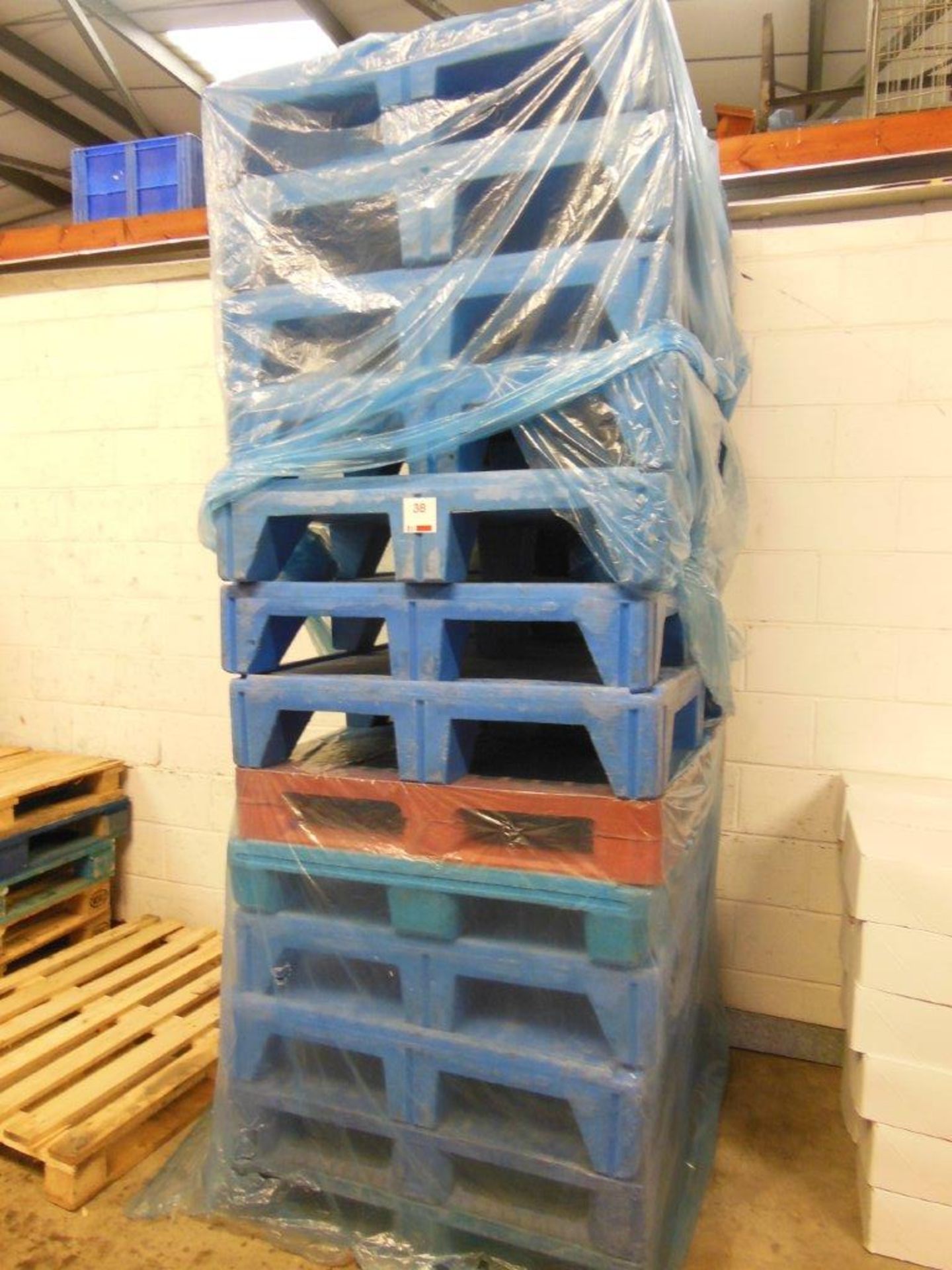 13 x assorted plastic pallets