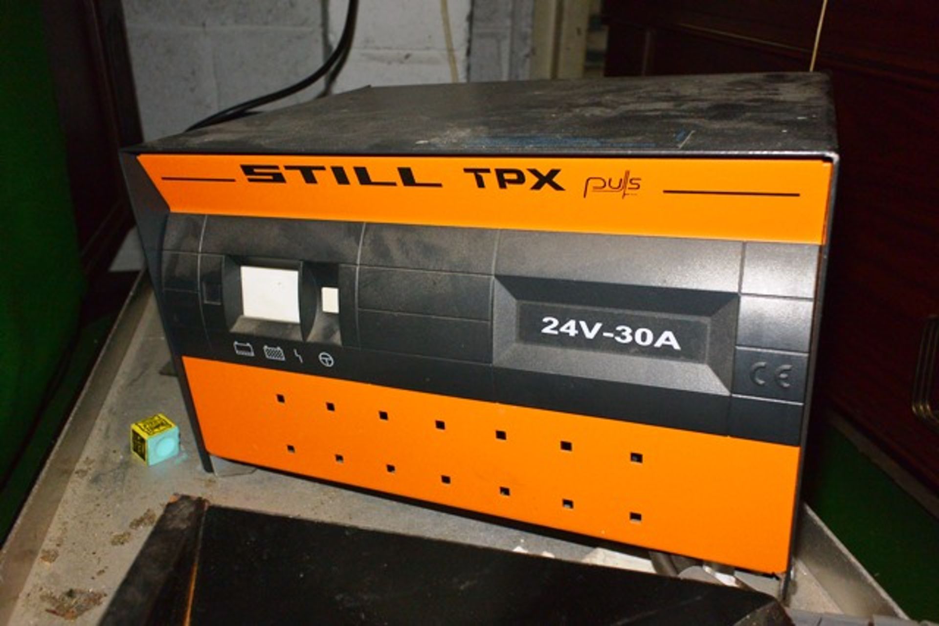 Still battery powered pallet stacker, with charger, EXV10/710252000533/2009, 1000kg capacity, lift - Image 4 of 4