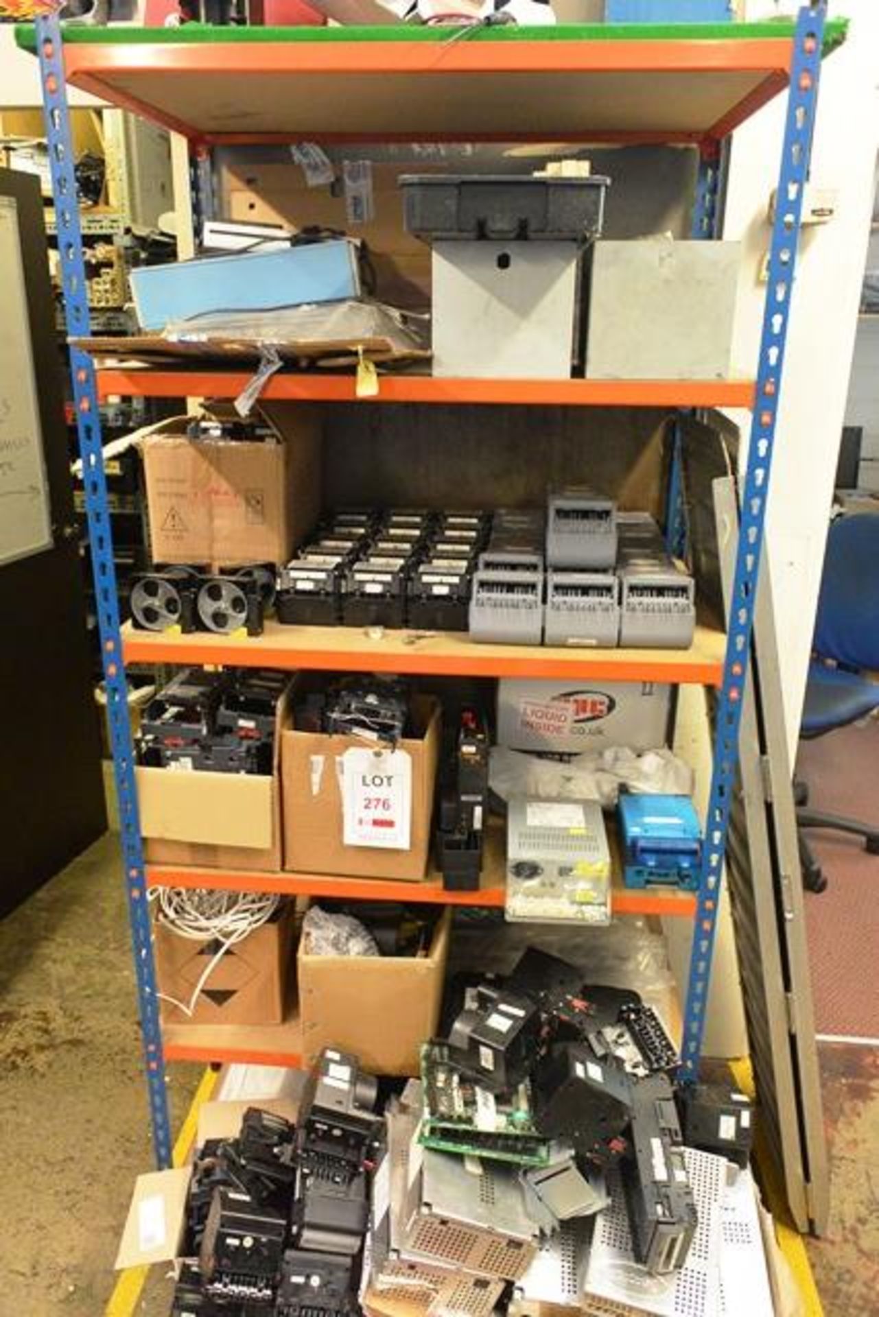 Contents of six shelf bay of racking (racking excluded) to include various coin/note dispensing unit