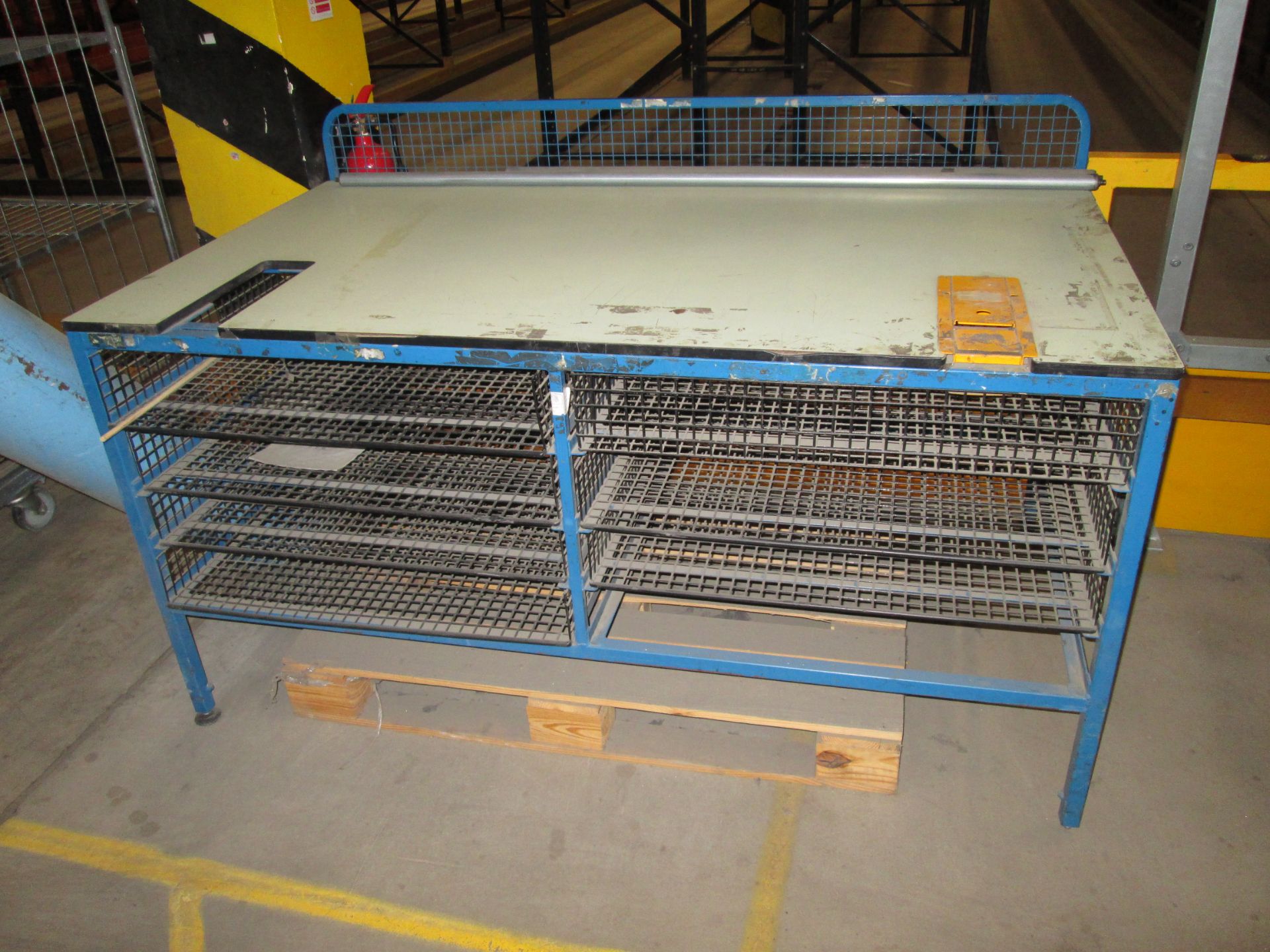 Blue steel workbench with under storage - Image 2 of 2