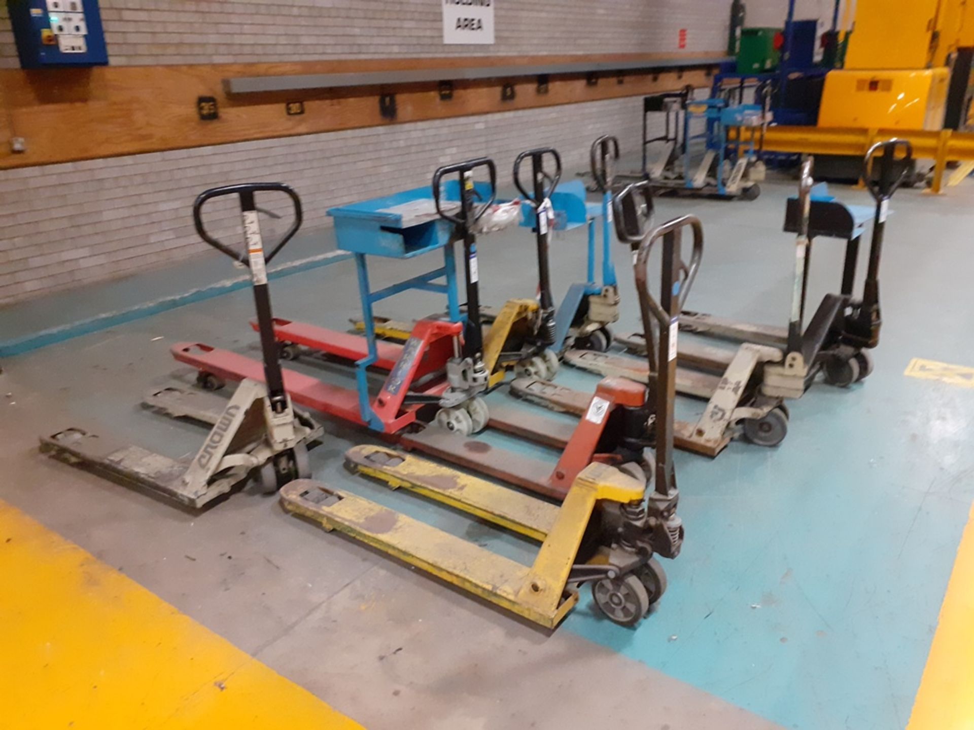 8 - Various hand pallet trucks - spares and repairs - Image 3 of 4