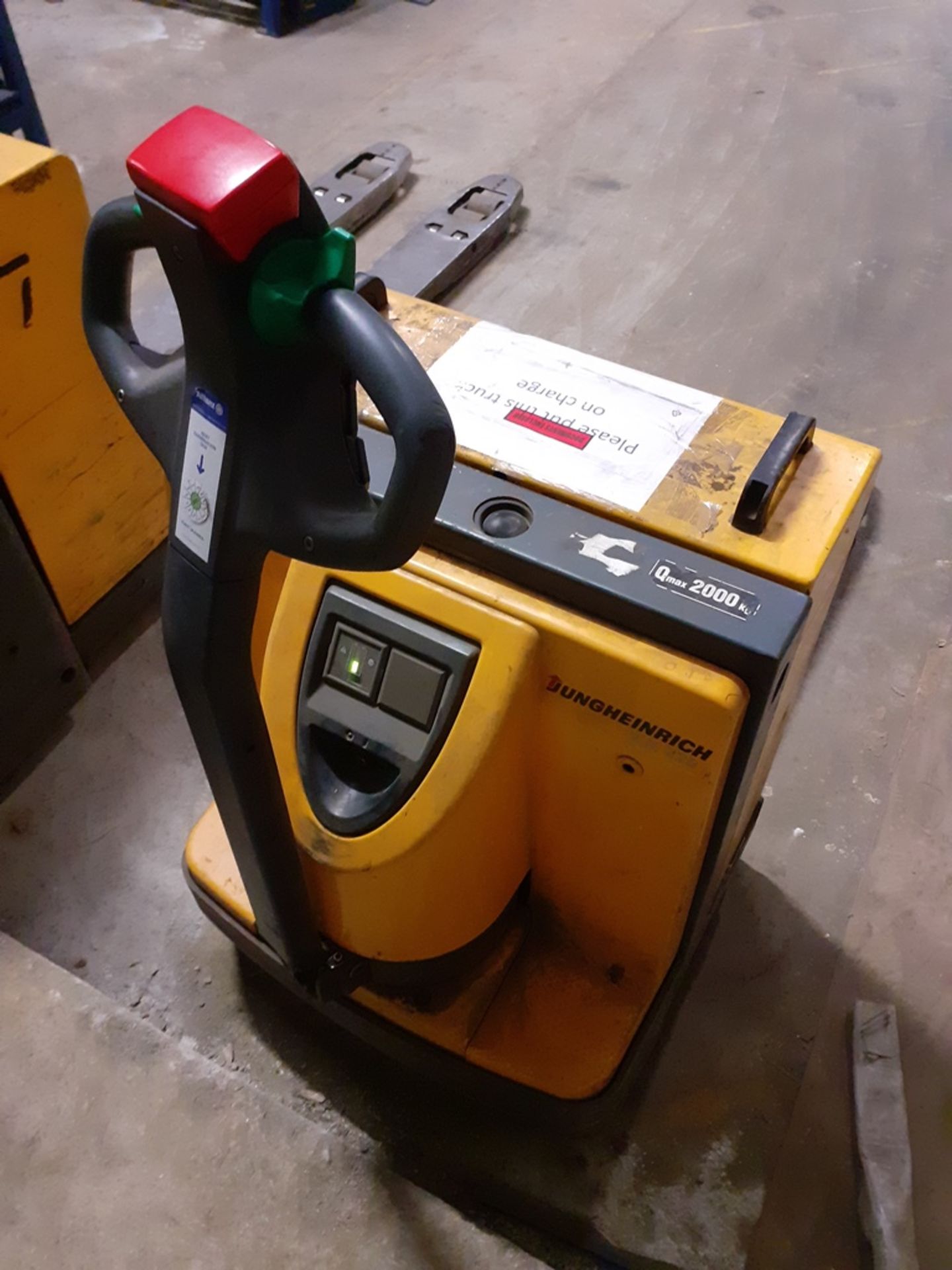 Jungheinrich ERE 20 electric pallet truck, s/n 90096224, year 2003, with Hoppecke charger, s/ - Image 2 of 4