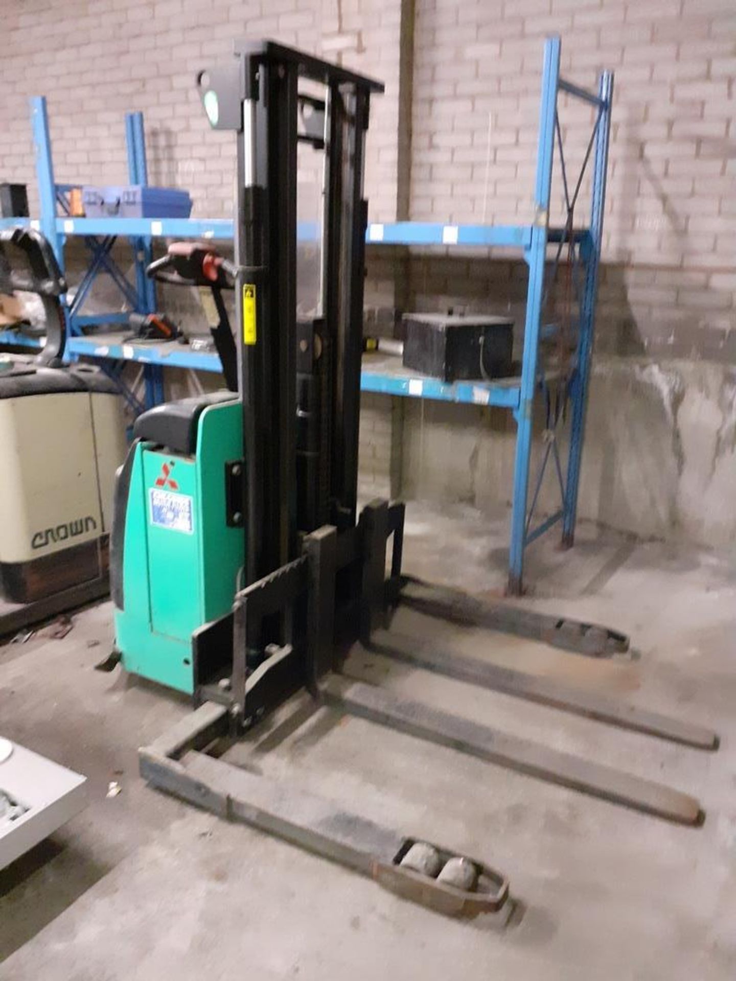 Mitsubishi pallet stacker No17, s/n SP1200215 and 3 - Mitsubishi electric pallet truck, s/n - Image 2 of 6