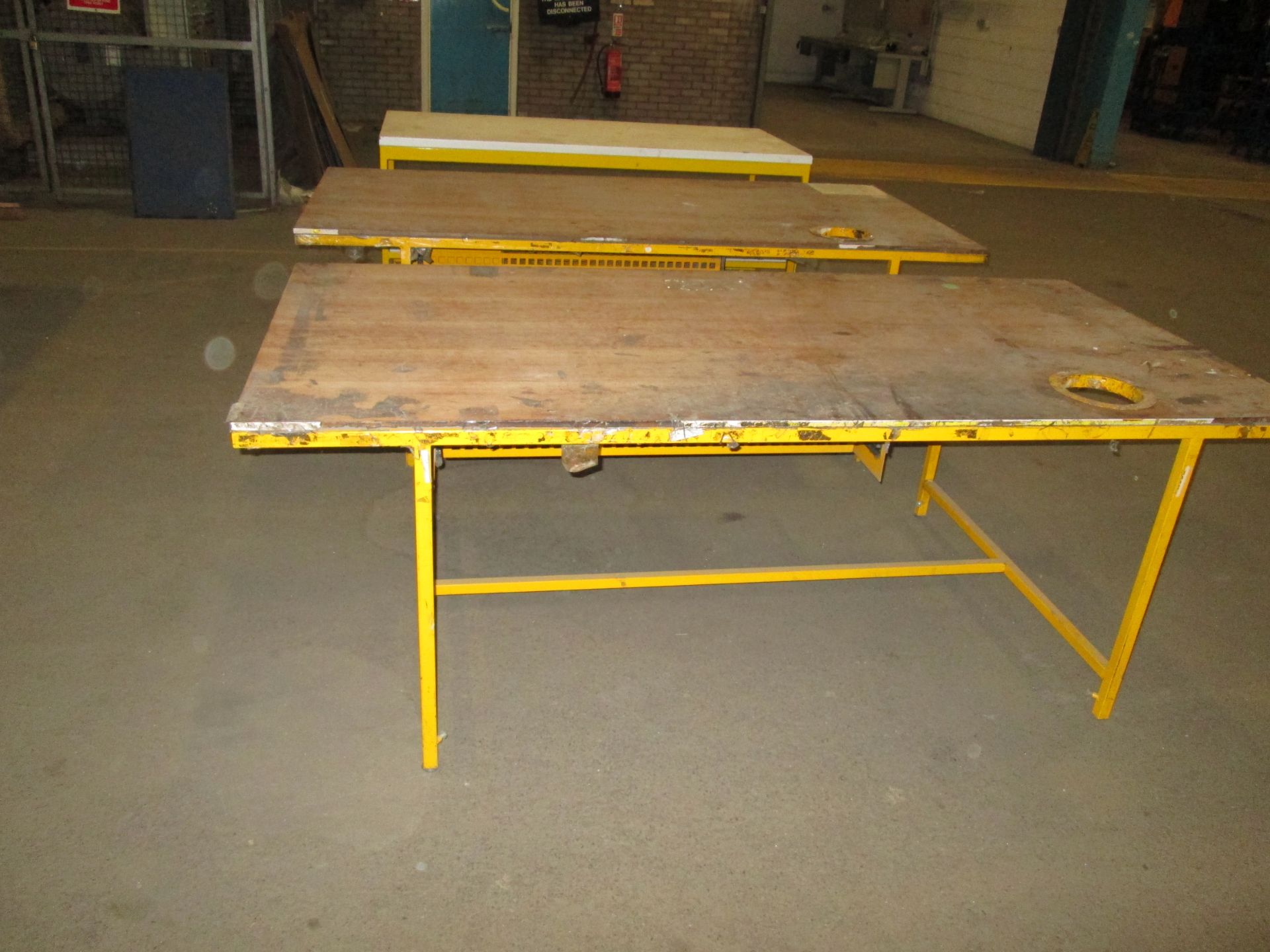 5 - Yellow metal framed work tables with under shelving - Image 3 of 5